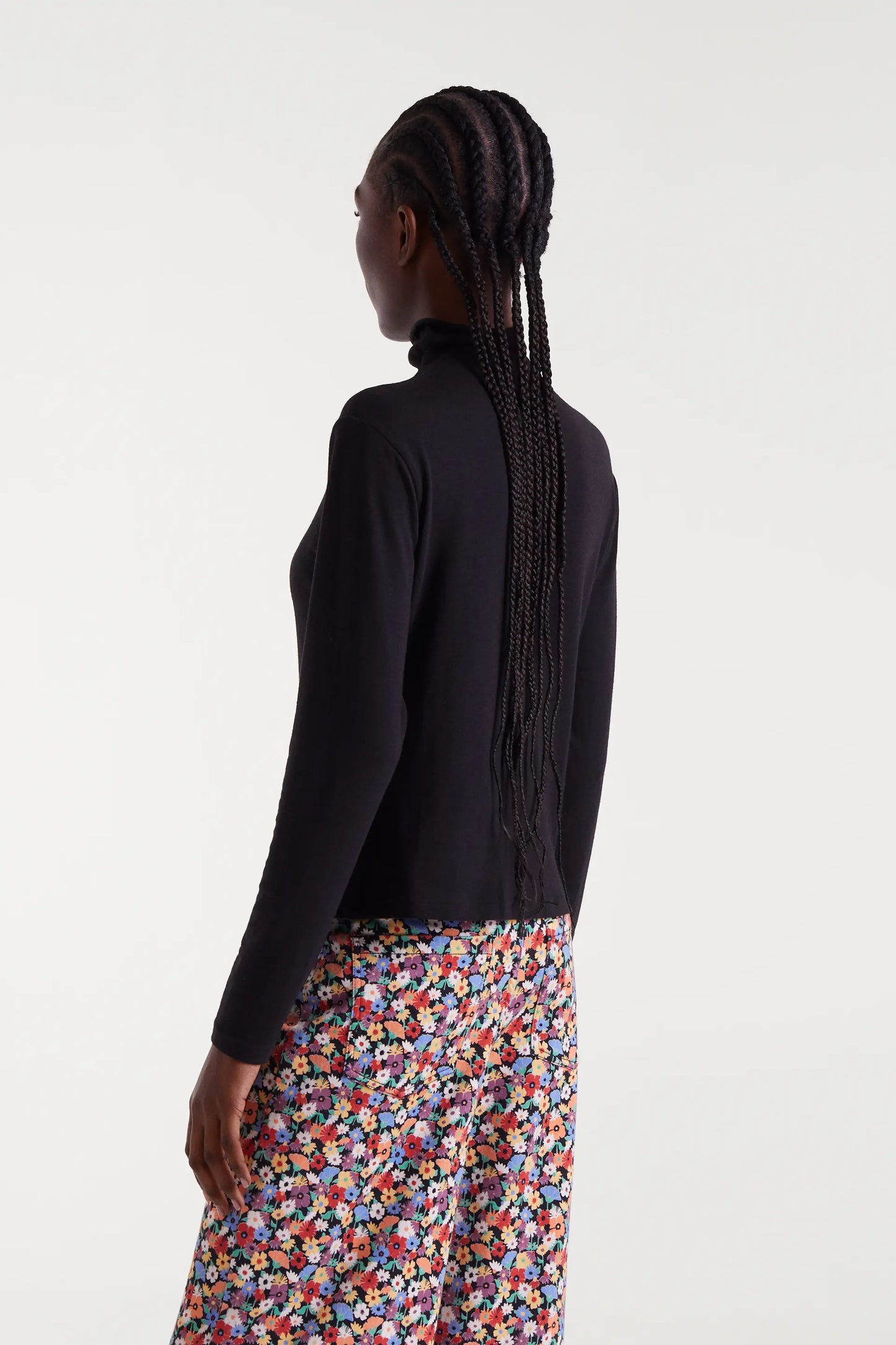 Camiseta cuello alto negro