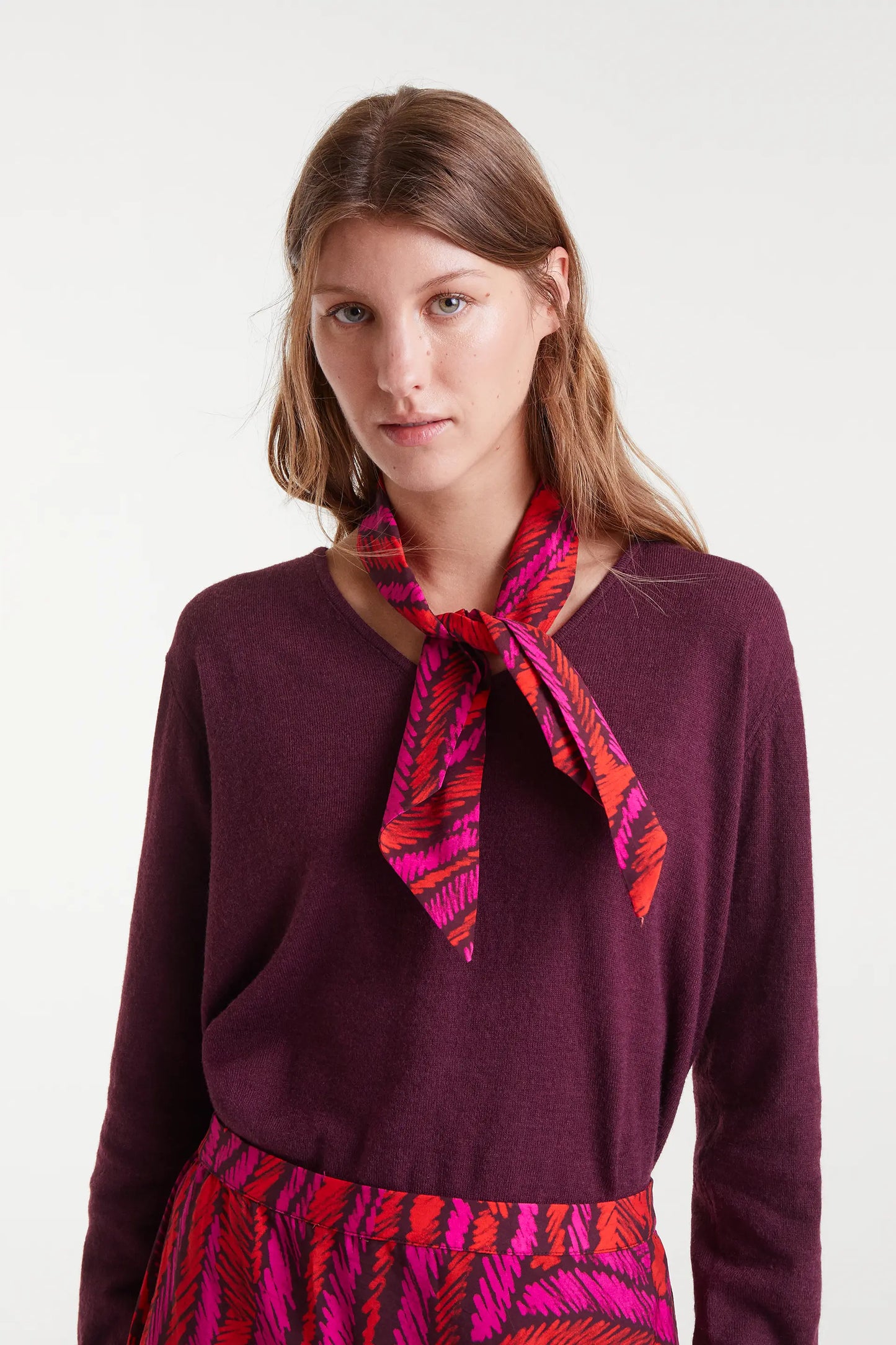 Sciarpa leggera in crêpe con stampa Fedora