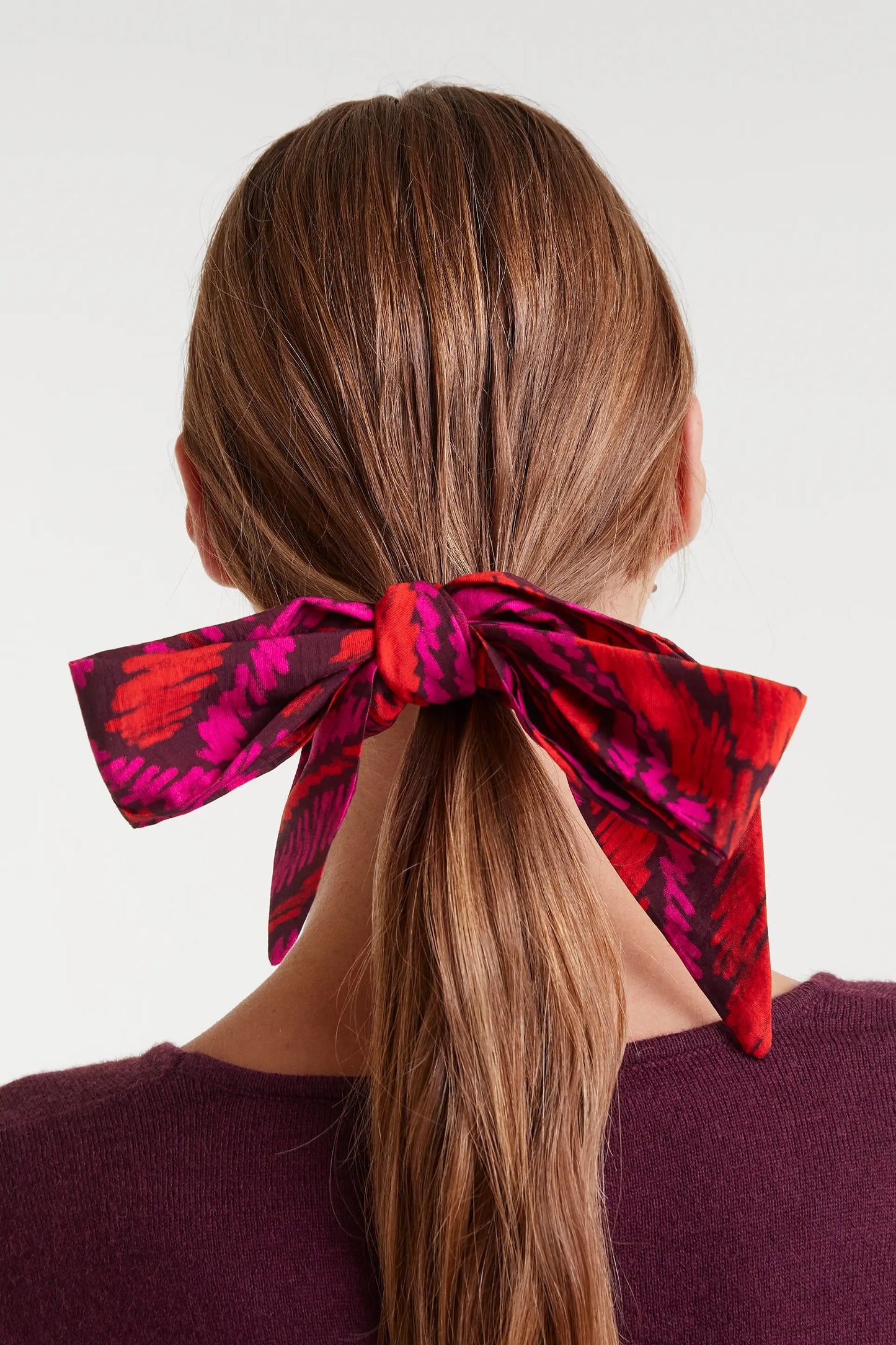 Sciarpa leggera in crêpe con stampa Fedora