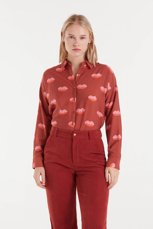 Camisa crepé ligero con estampado lips