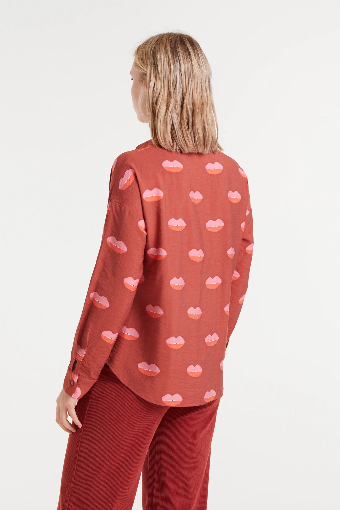 Camisa crepé ligero con estampado lips