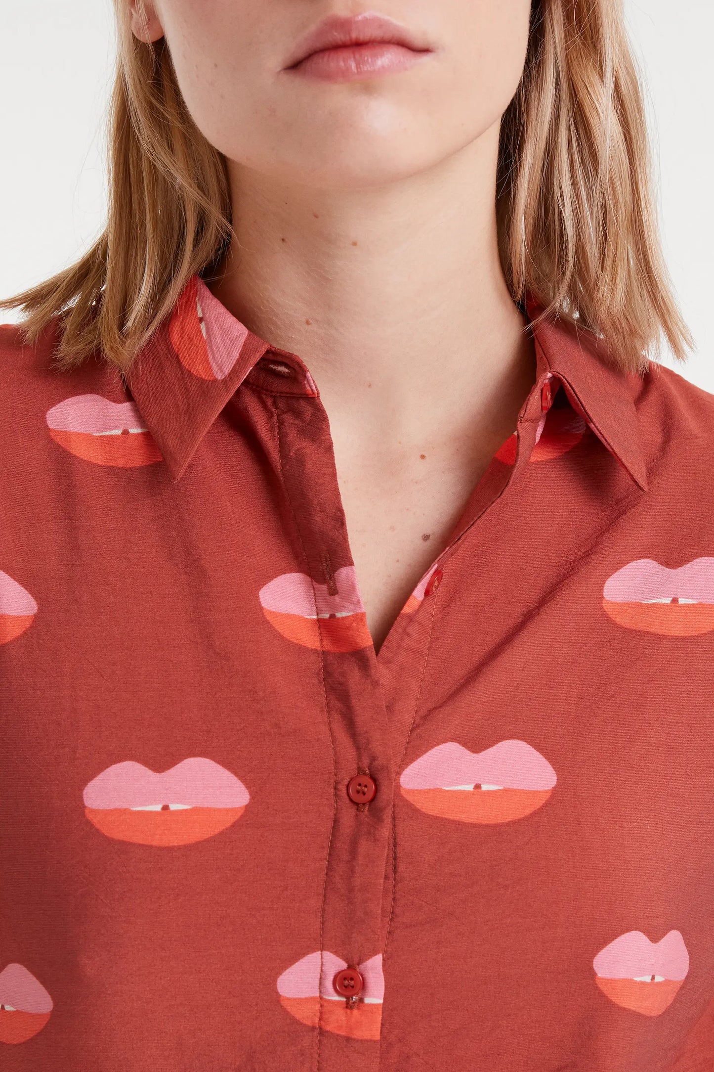 Camisa crepé ligero con estampado lips
