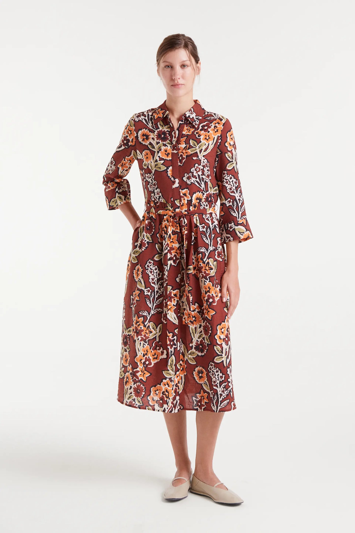 Abito midi in crêpe leggero con stampa a margherite