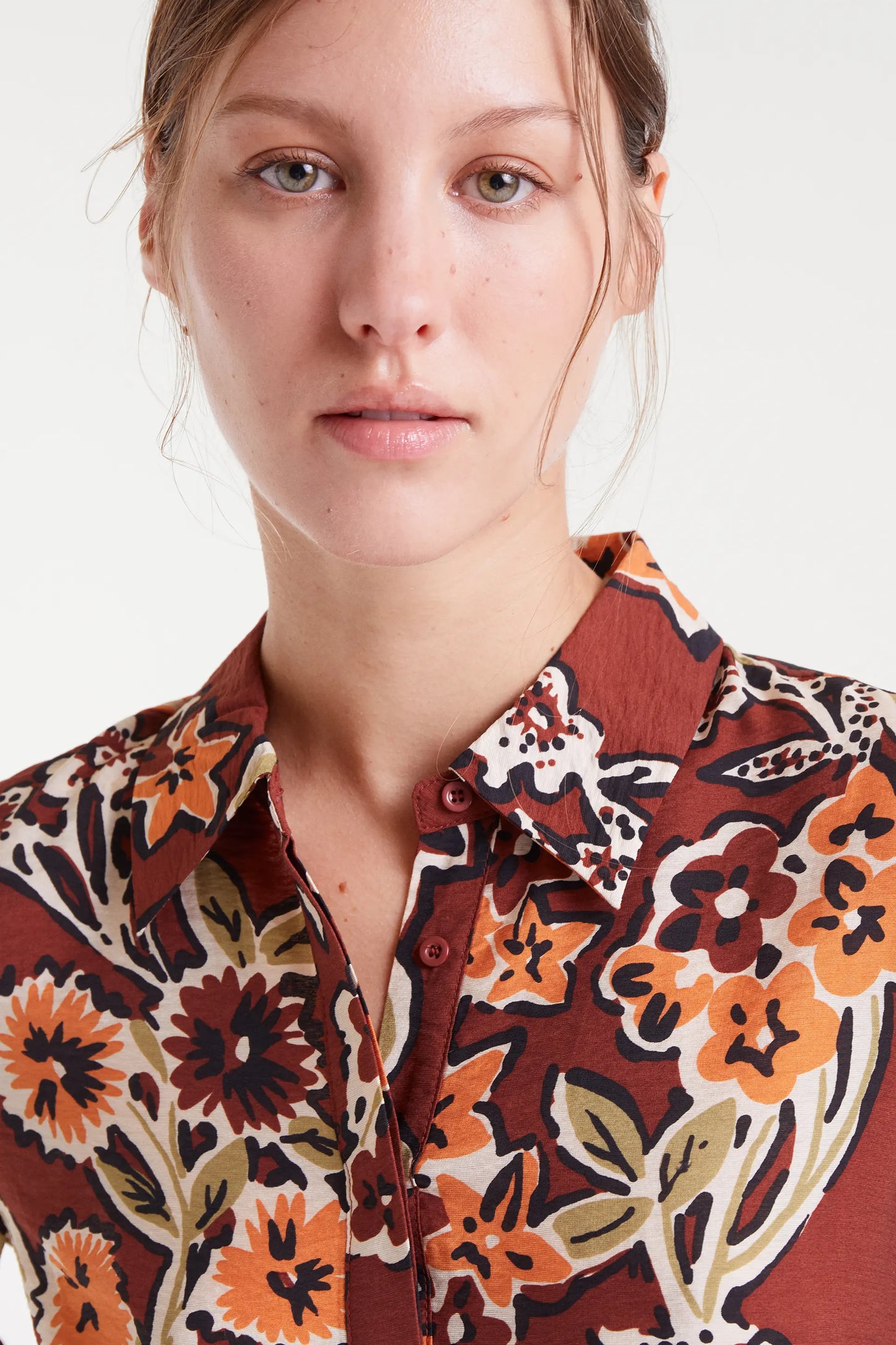 Abito midi in crêpe leggero con stampa a margherite