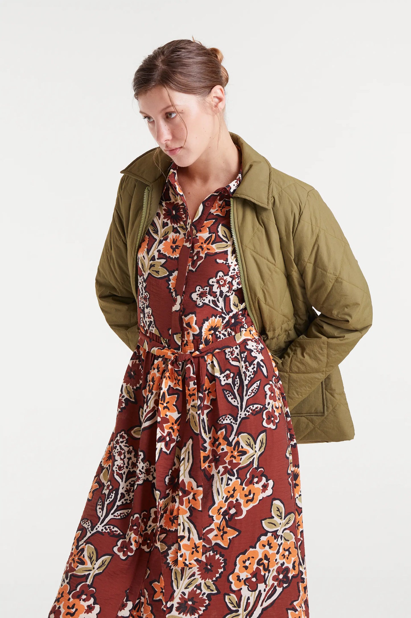 Abito midi in crêpe leggero con stampa a margherite