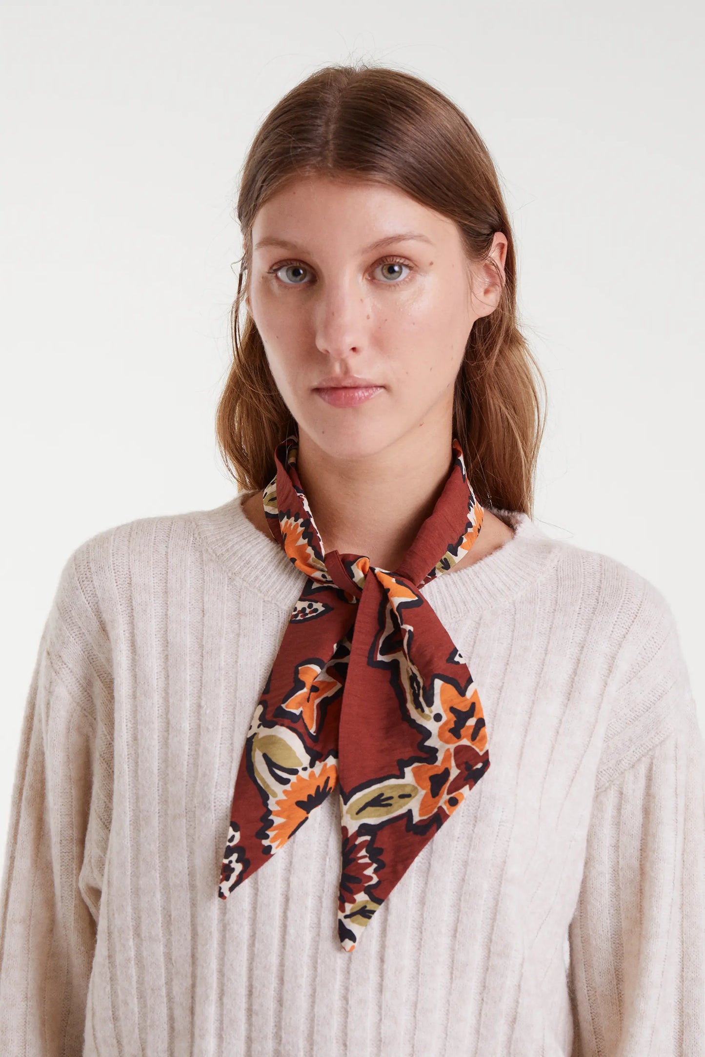 Lightweight crepe scarf with Daisy print