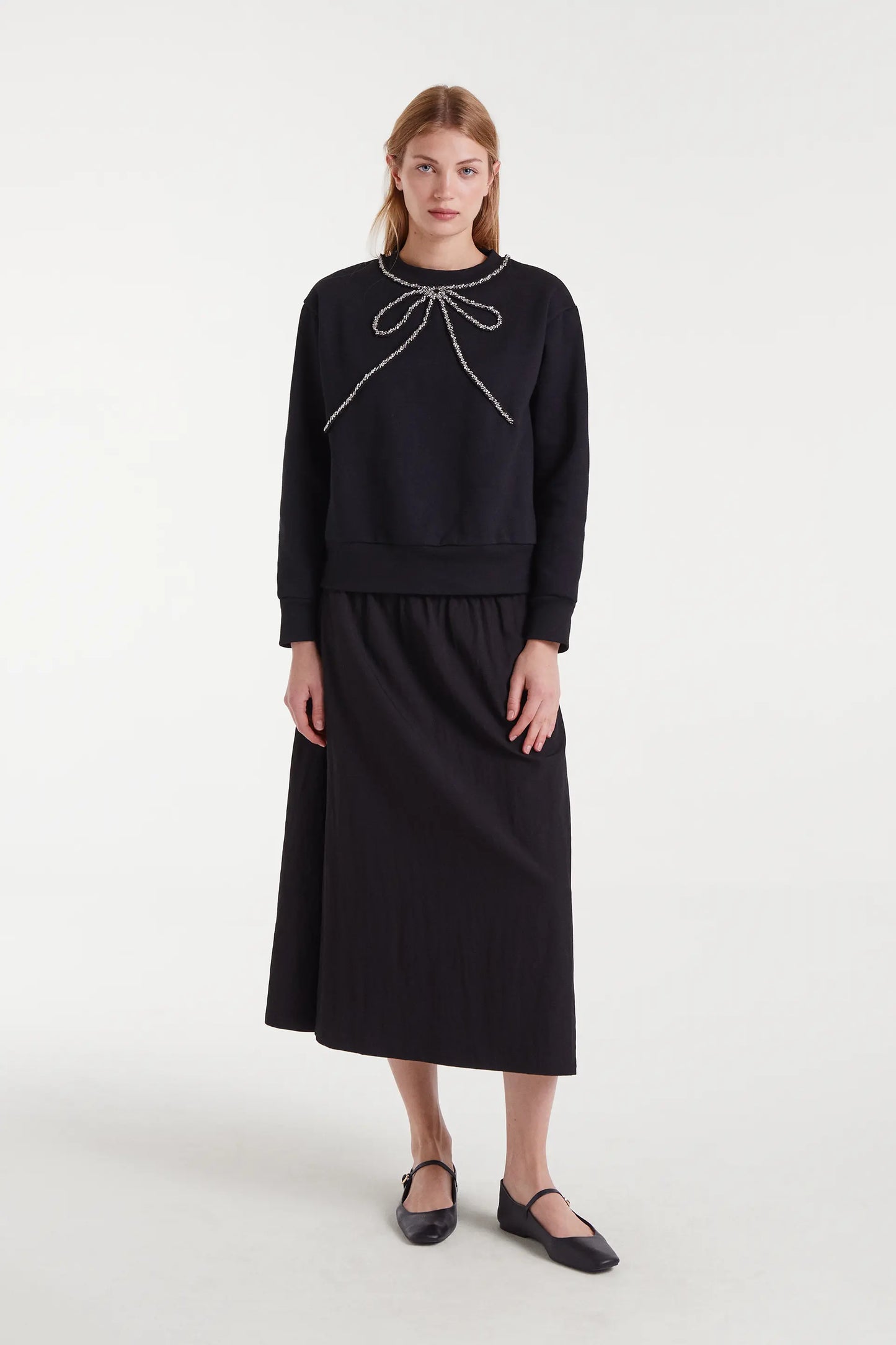 Felpa con collo gioiello e fiocco