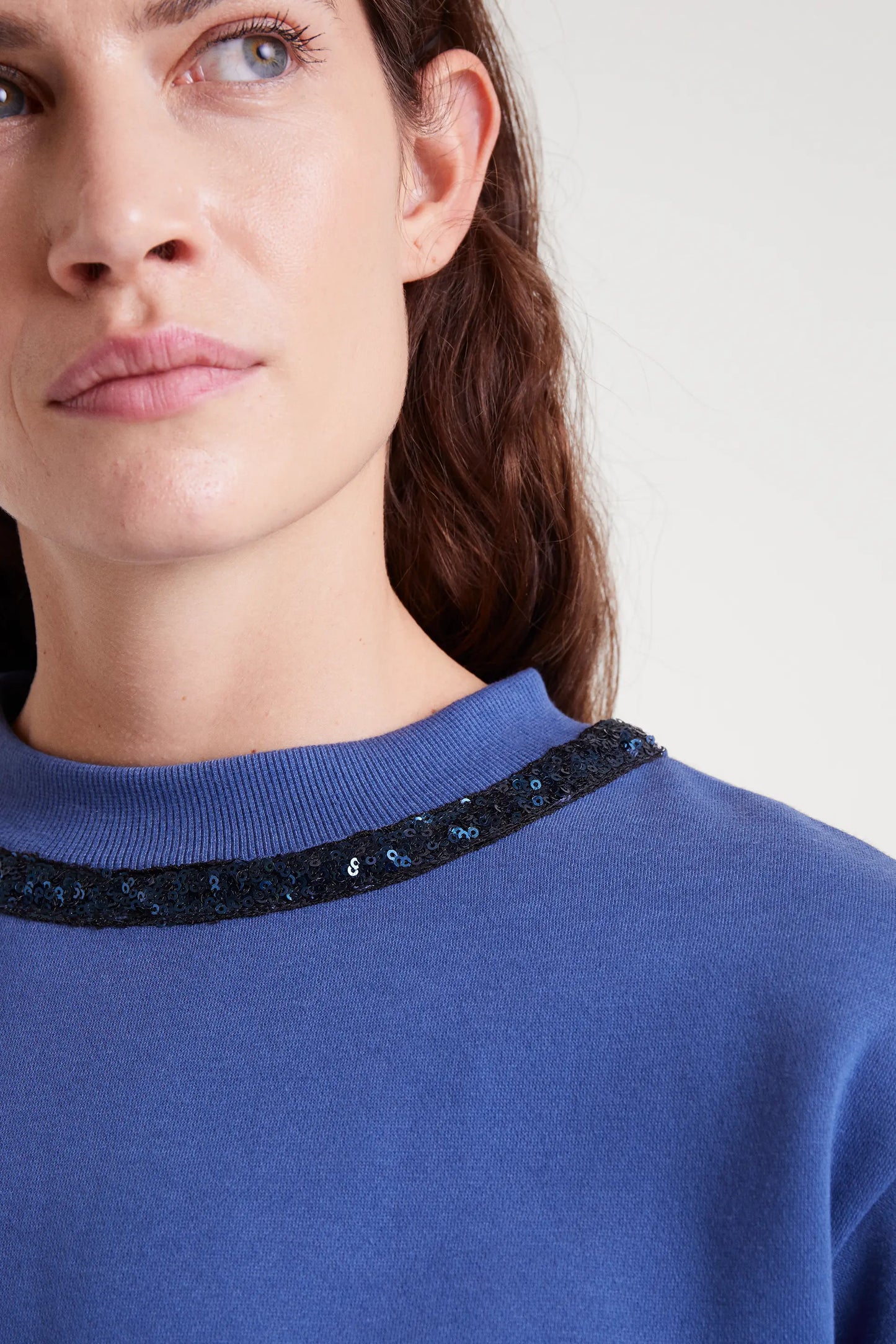 Felpa girocollo con paillettes