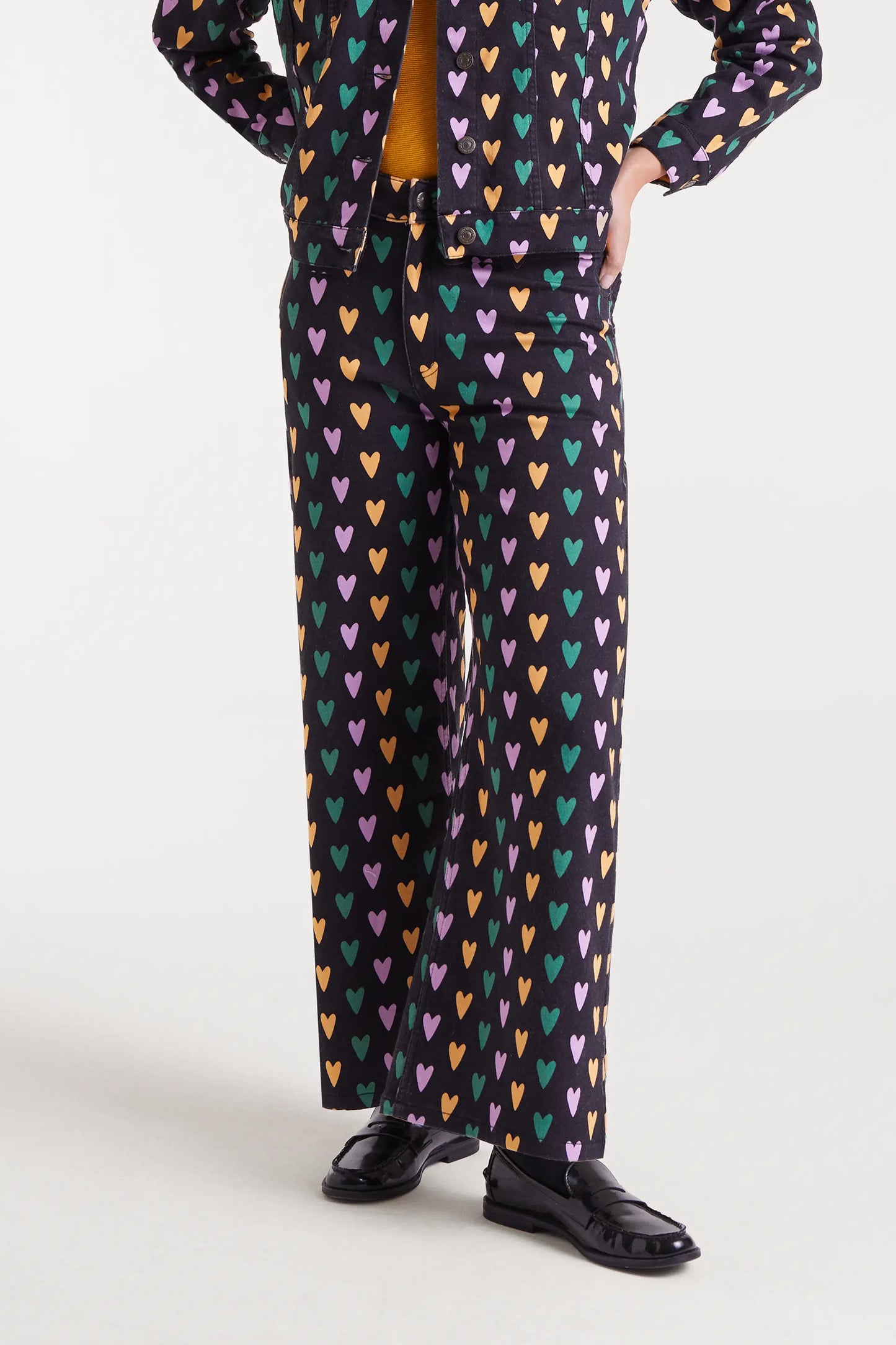 Jeans with Cupid Lines print