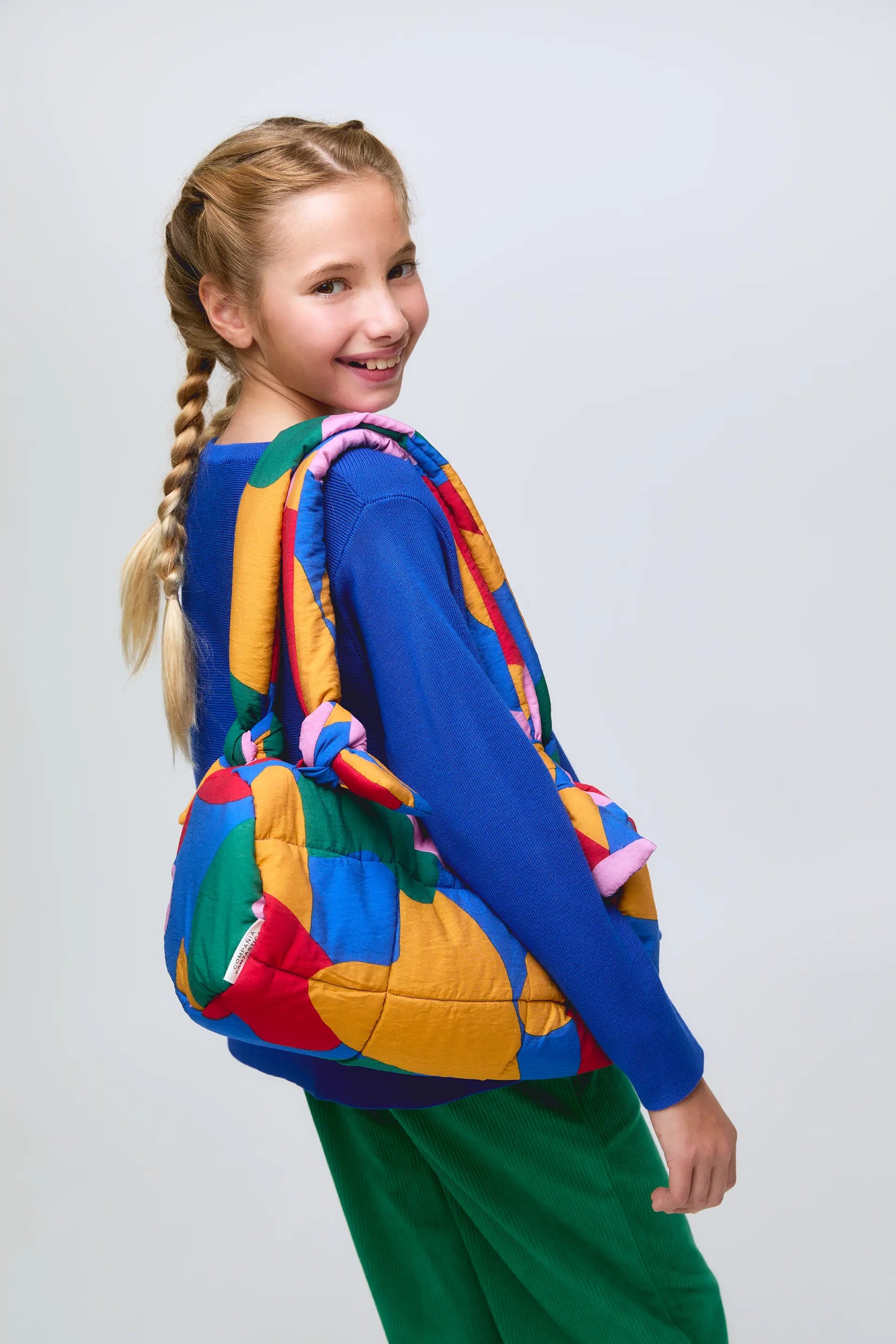 Fine knit girl's sweater with long sleeves in blue