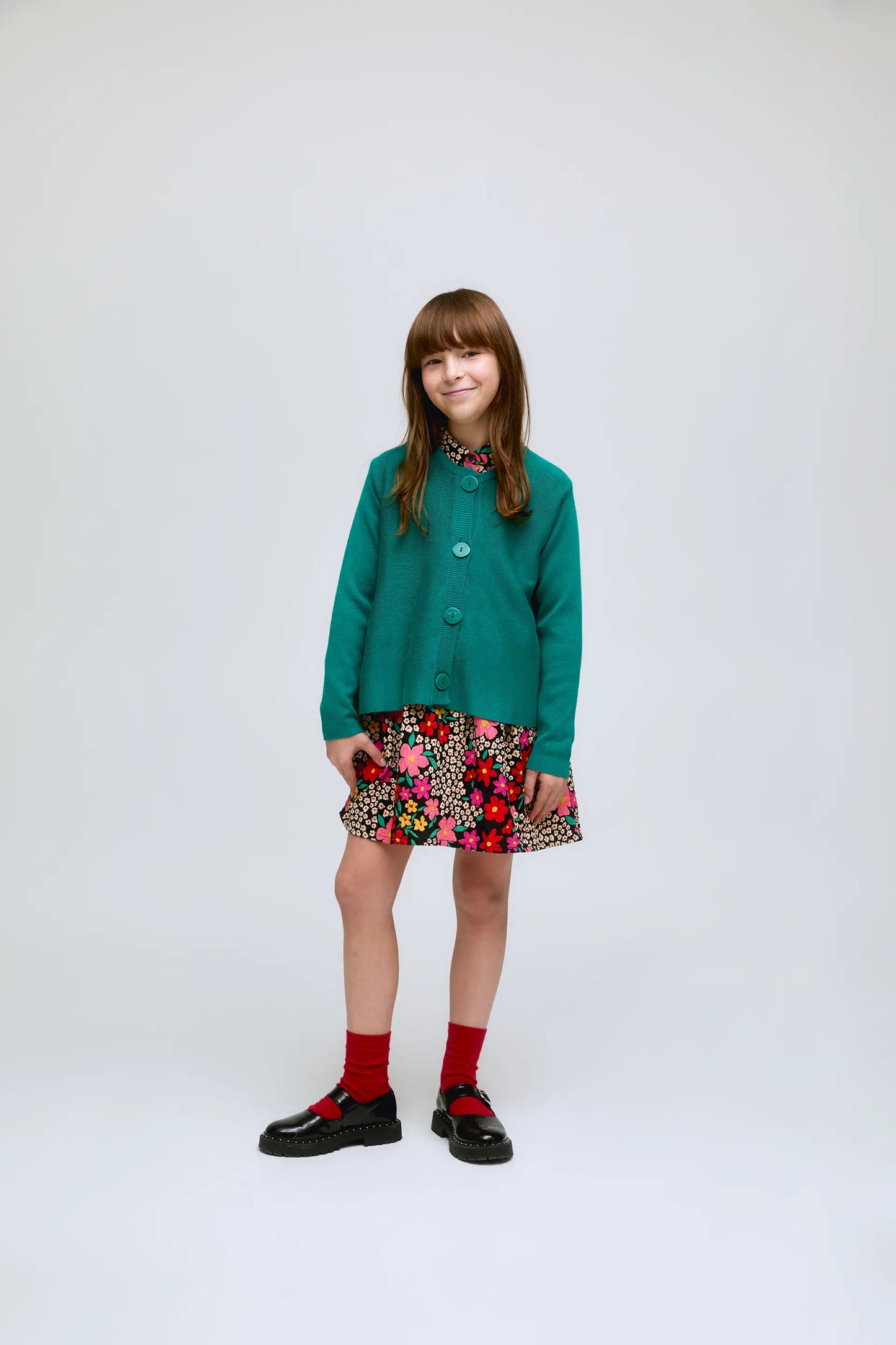 Green fine knit girl's cardigan with large button