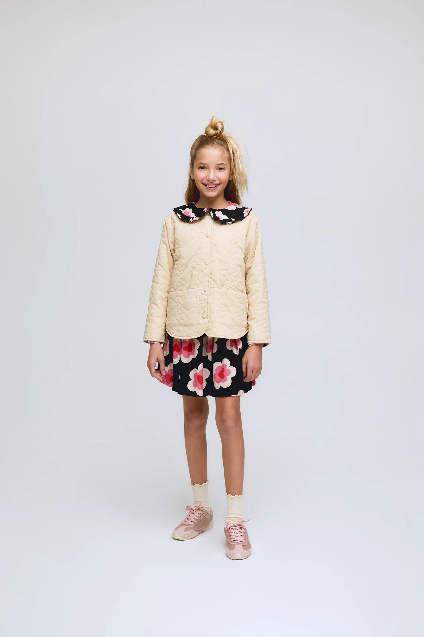 Padded girls' jacket with pockets in beige