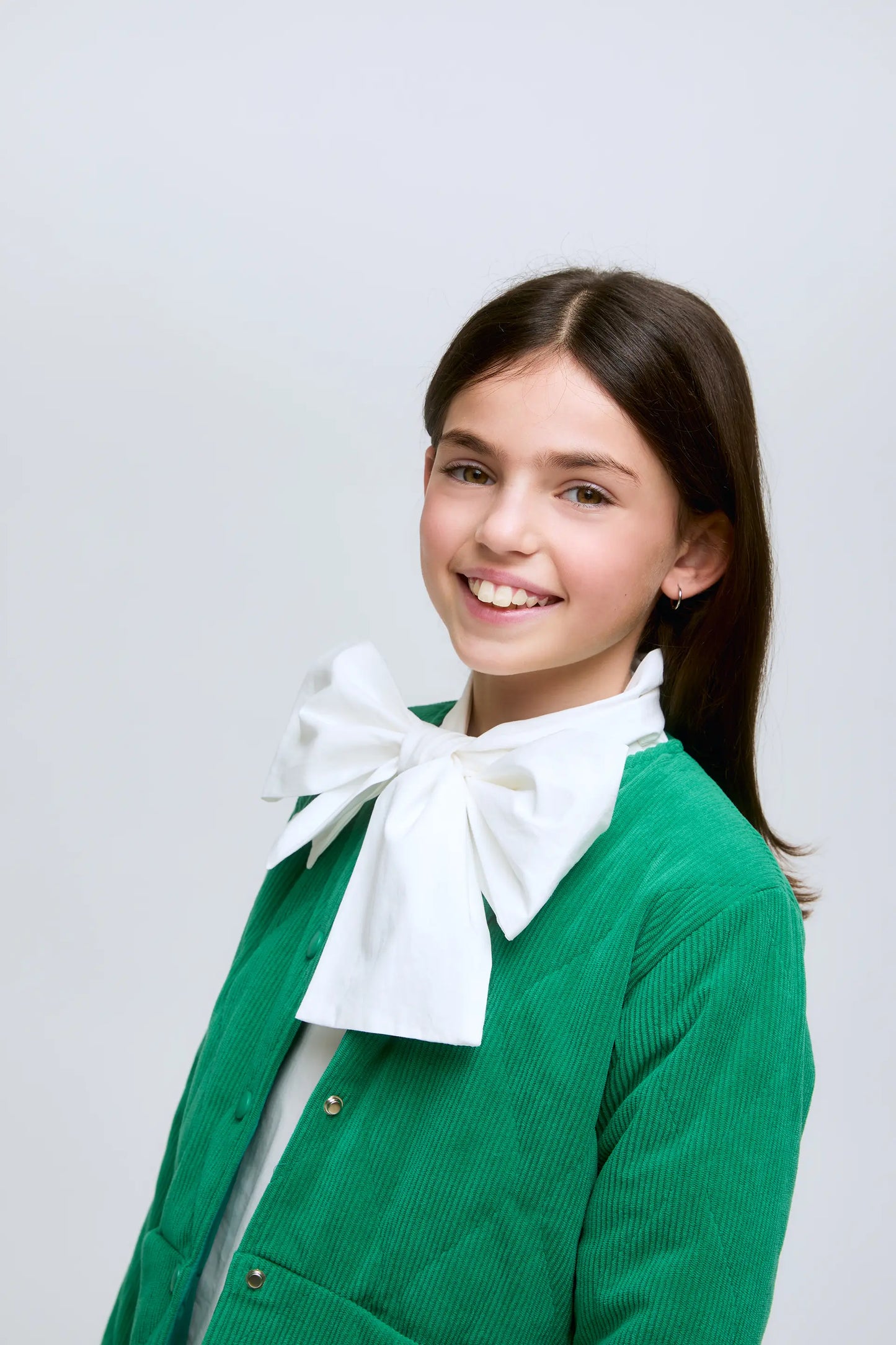 Camisa blanco de algodón con lazo al cuello