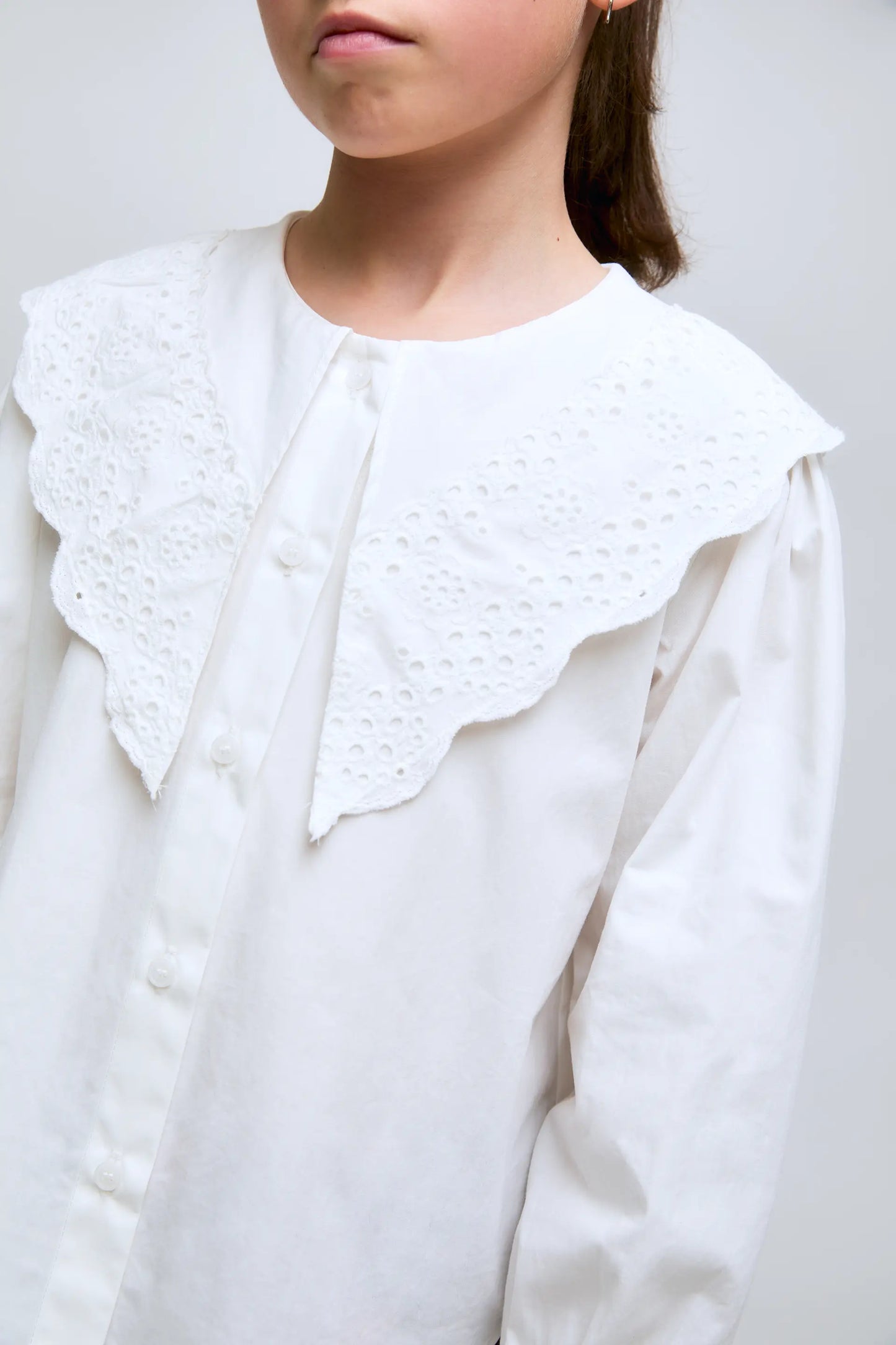 White cotton shirt with bib collar