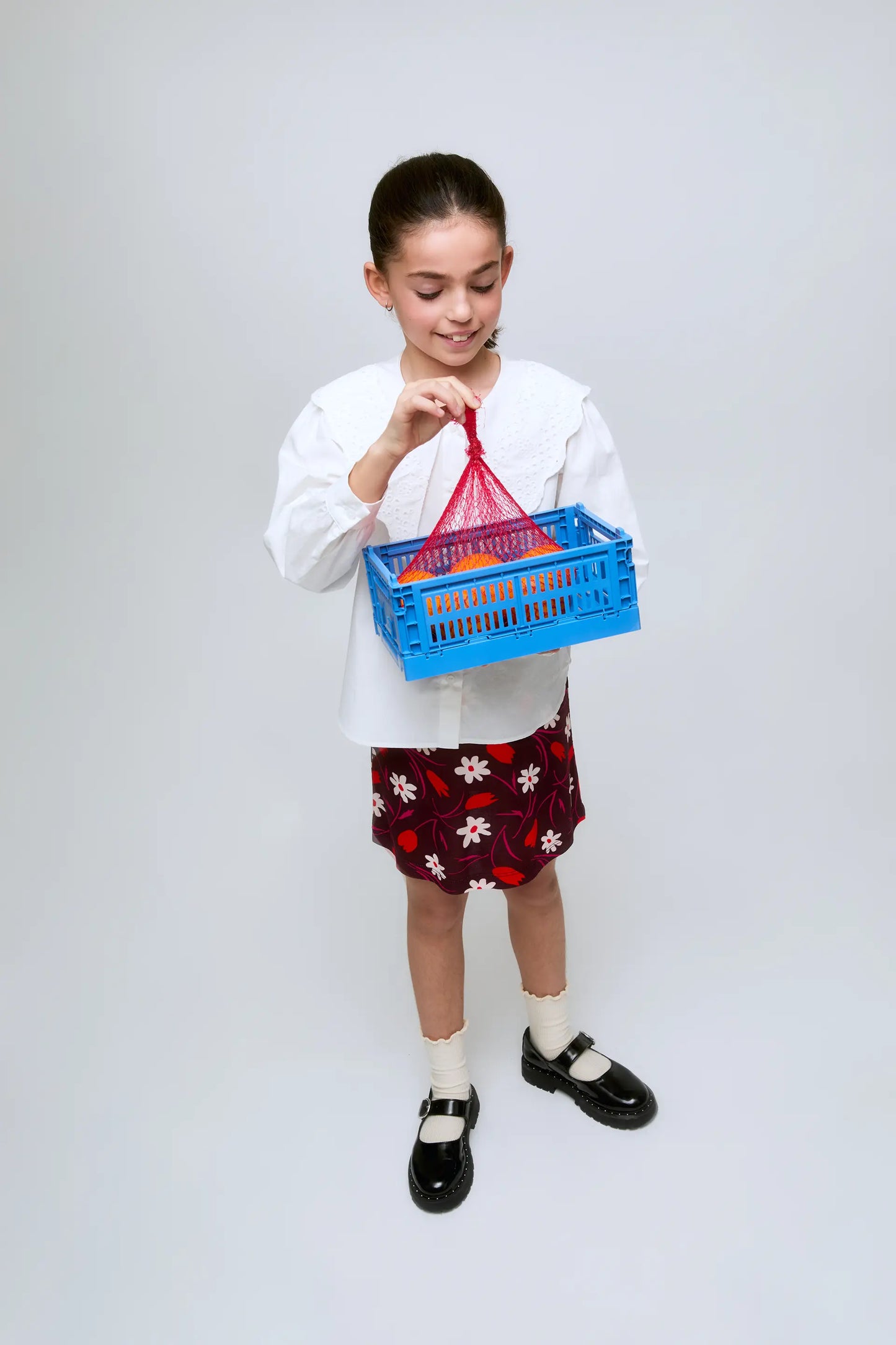 White cotton shirt with bib collar