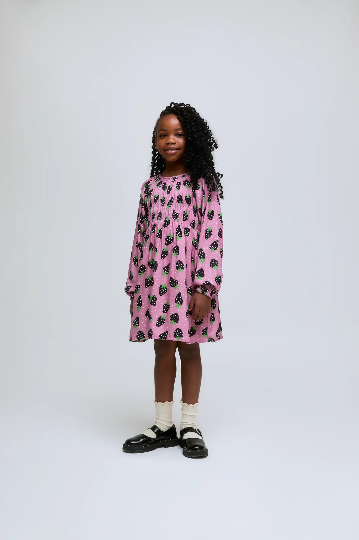 Vestido corto de niña de manga larga con estampado Morango