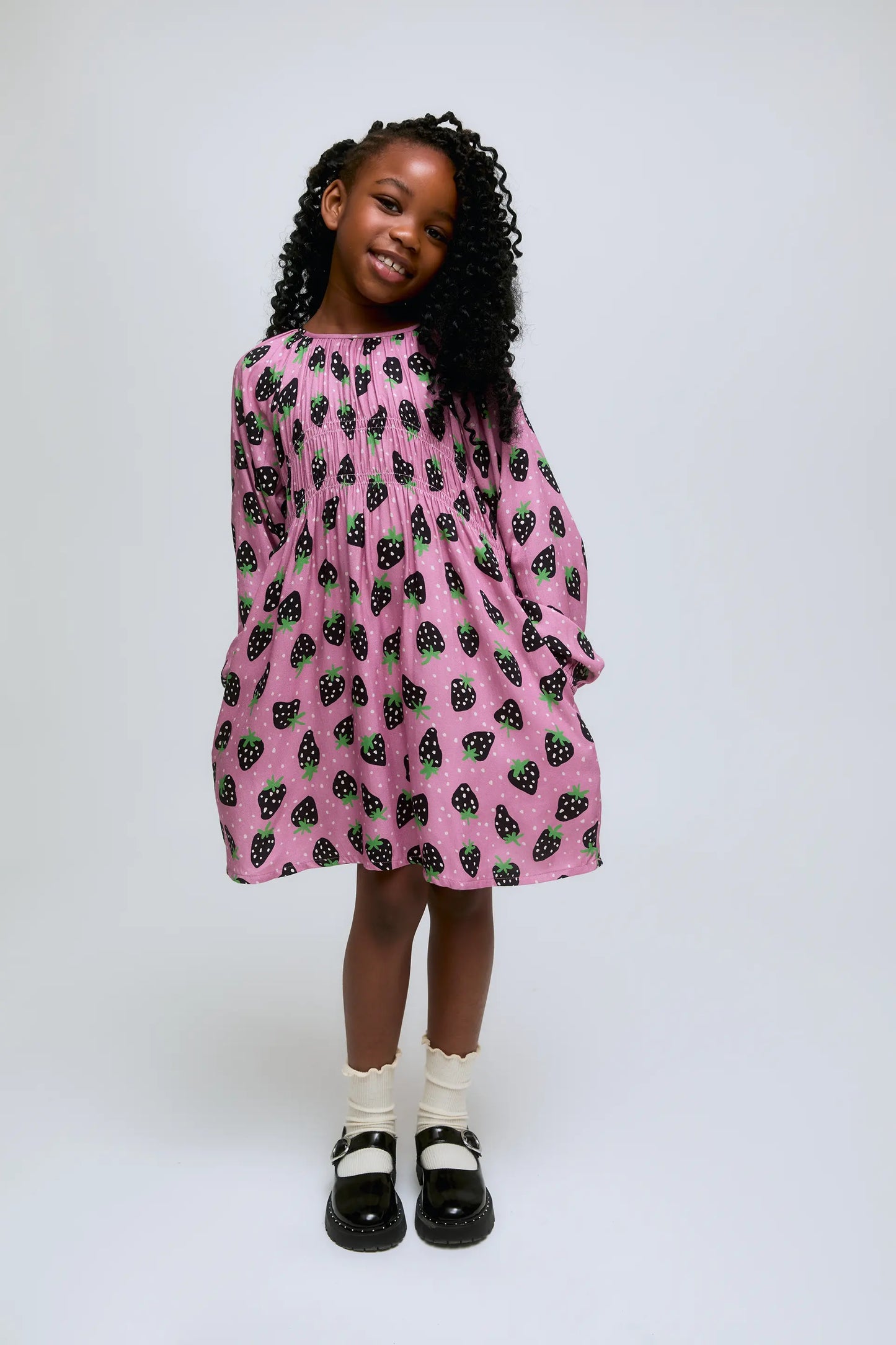 Vestido corto de niña de manga larga con estampado Morango