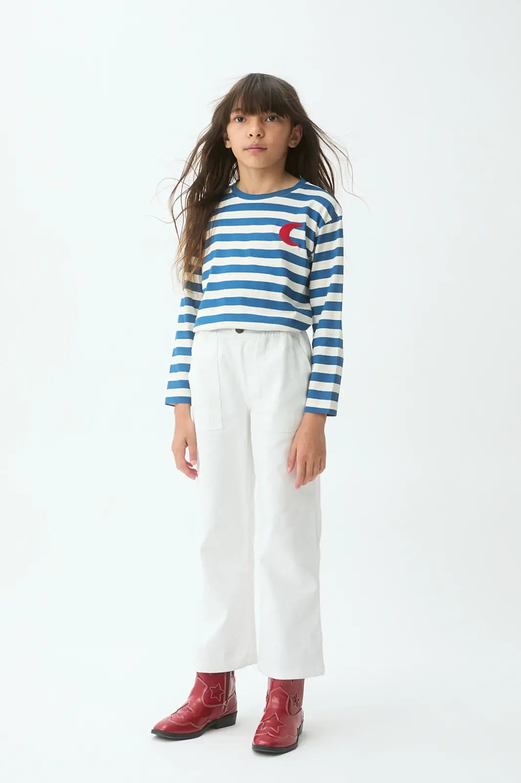 Camiseta de niña de rayas azul y blanco con detalle de media luna