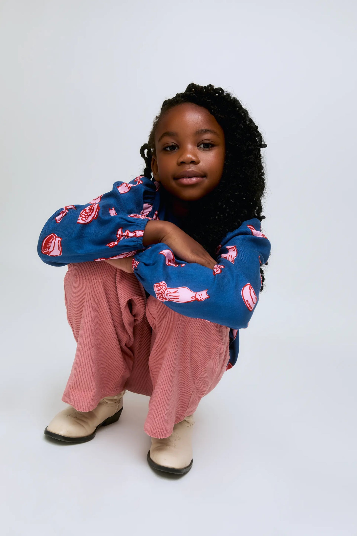 Blue long-sleeved girl's top with Porcelain print