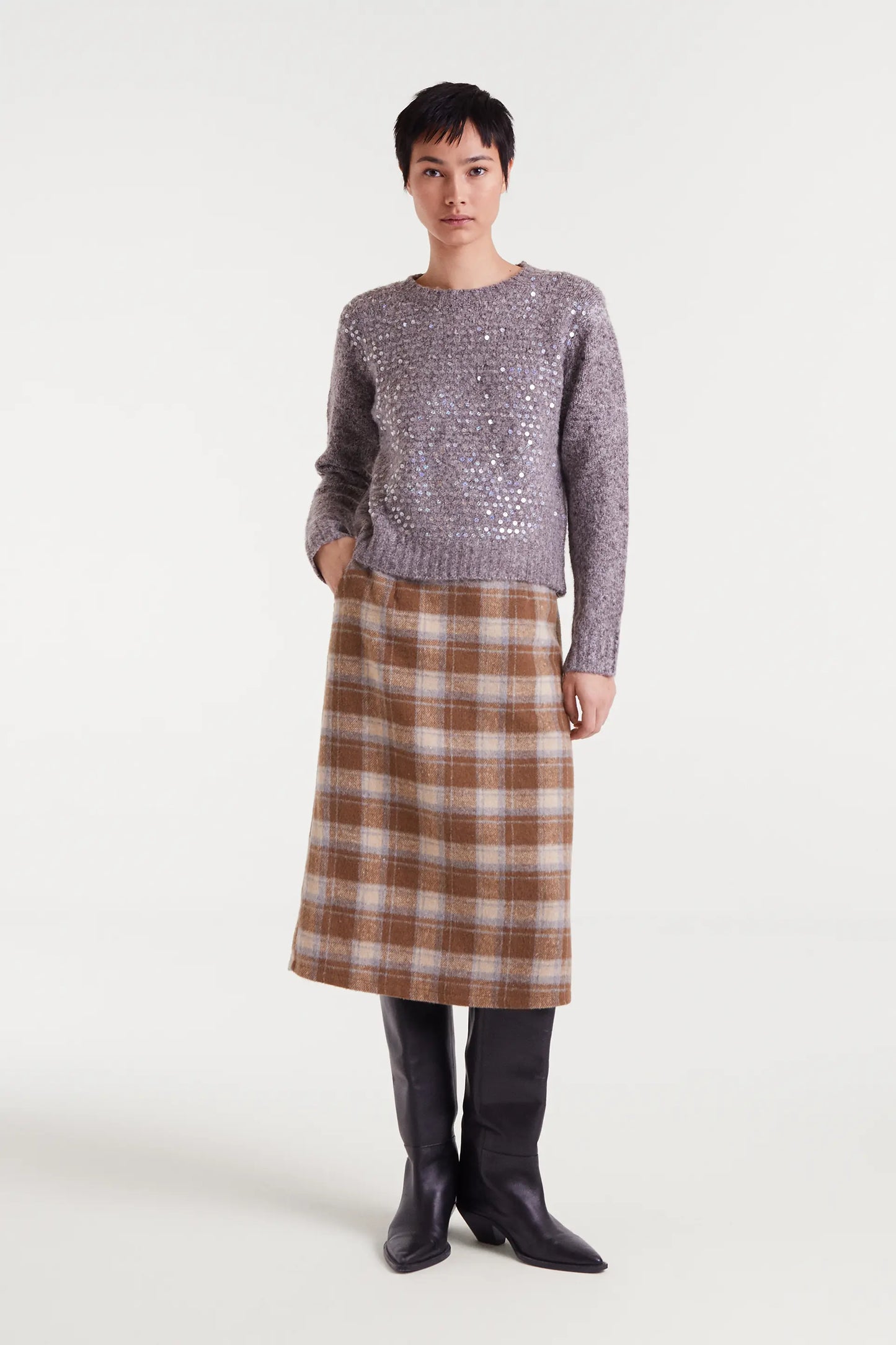 Brown knitted sweater with sequin details