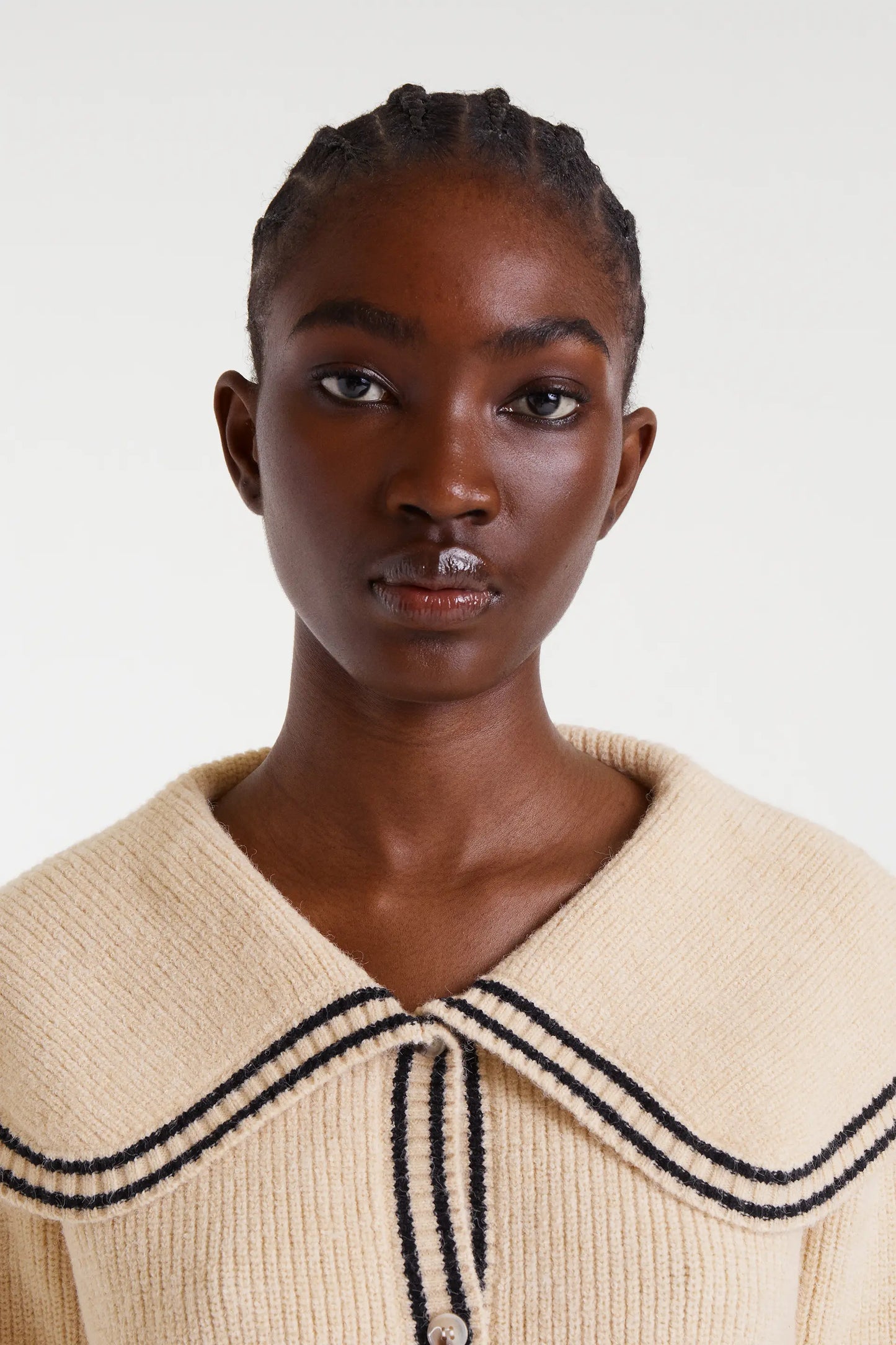 Cardigan beige con collo alla marinara