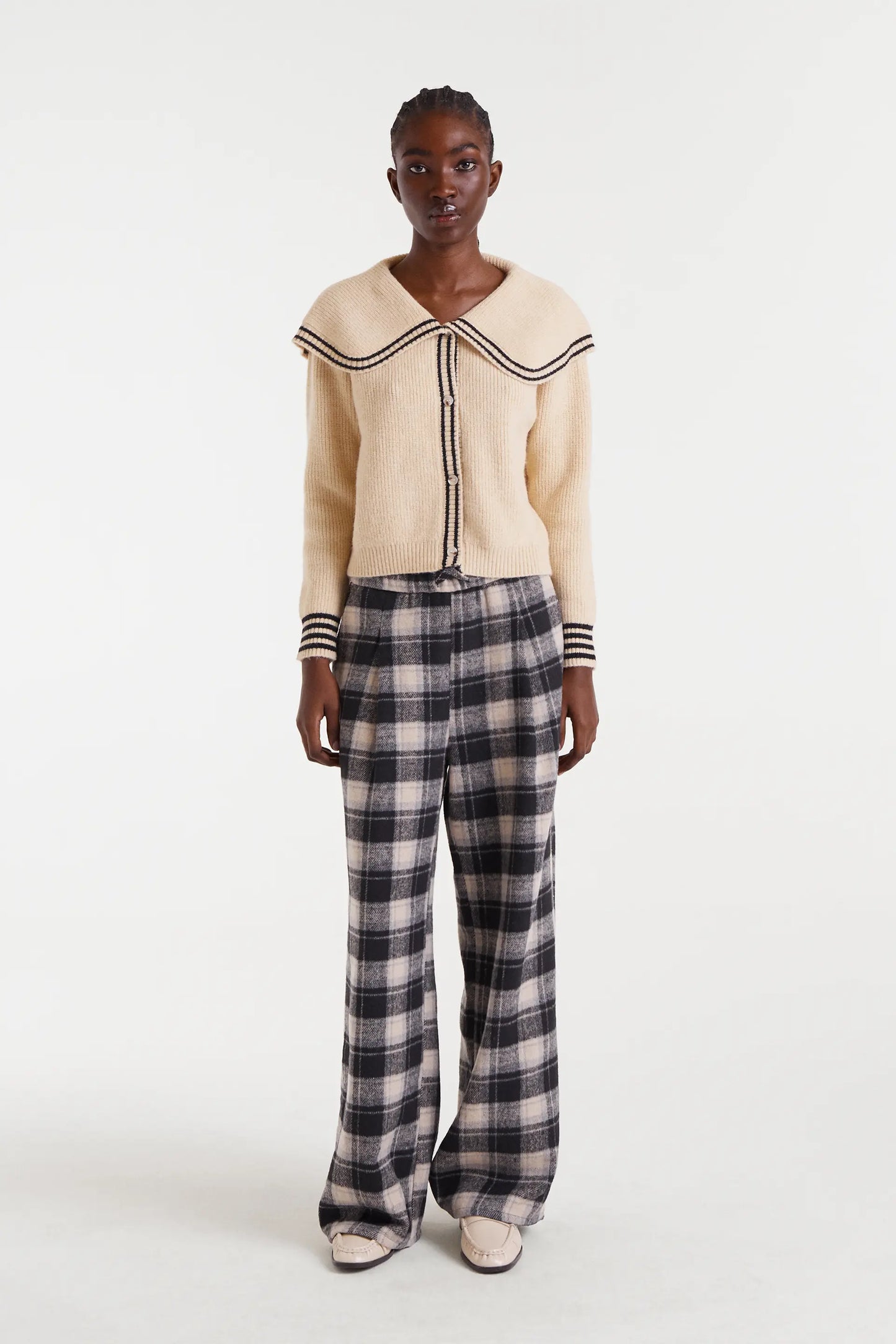 Cardigan beige con collo alla marinara