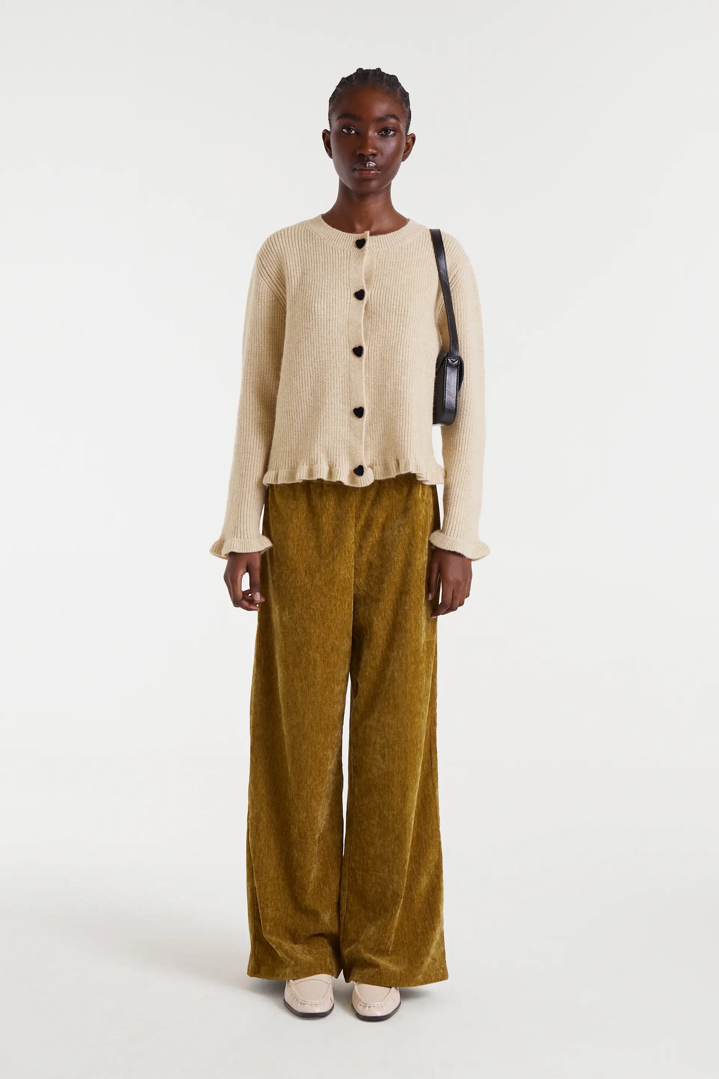 Cárdigan punto beige con detalle de corazones