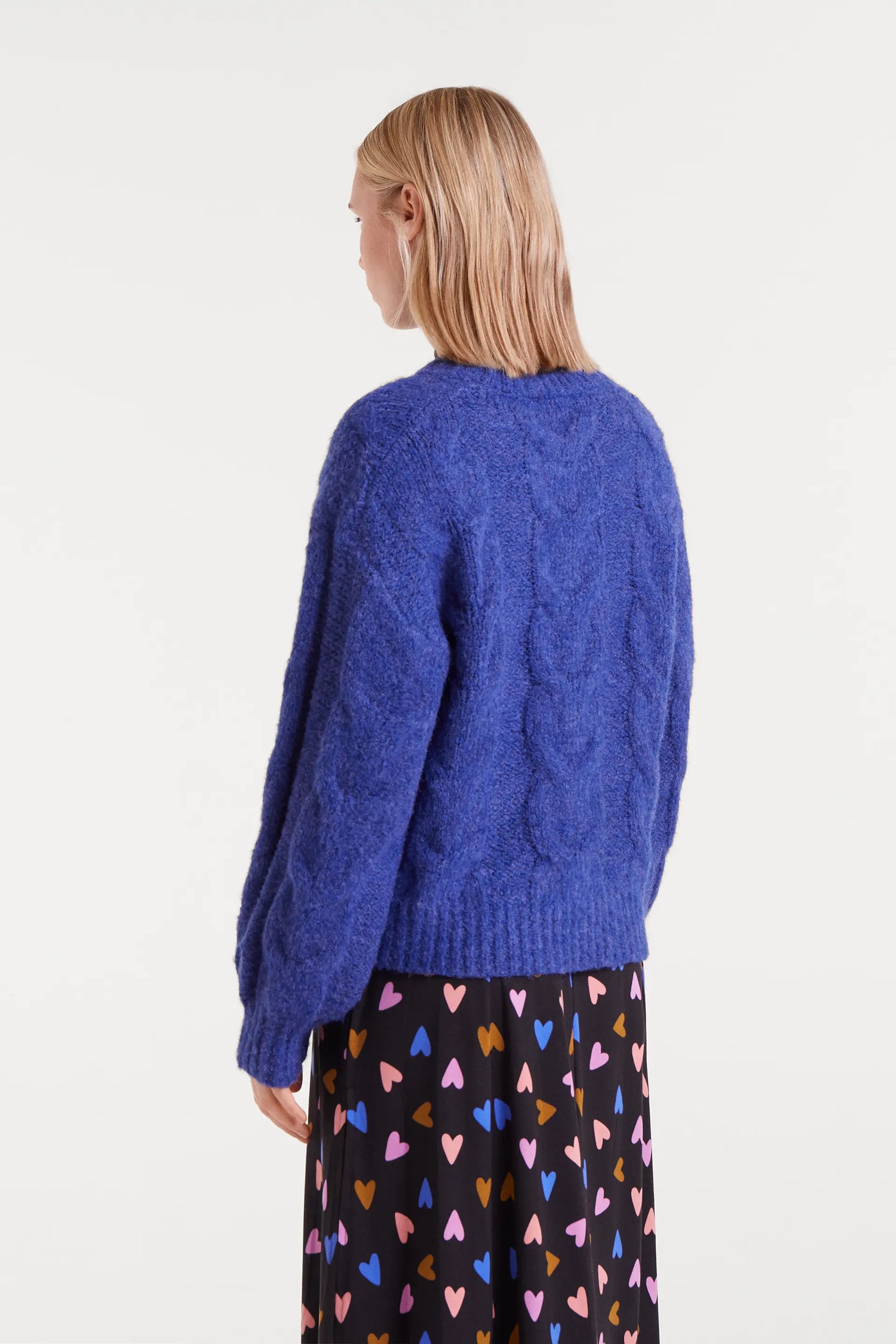 Maglione blu a maglia a catena