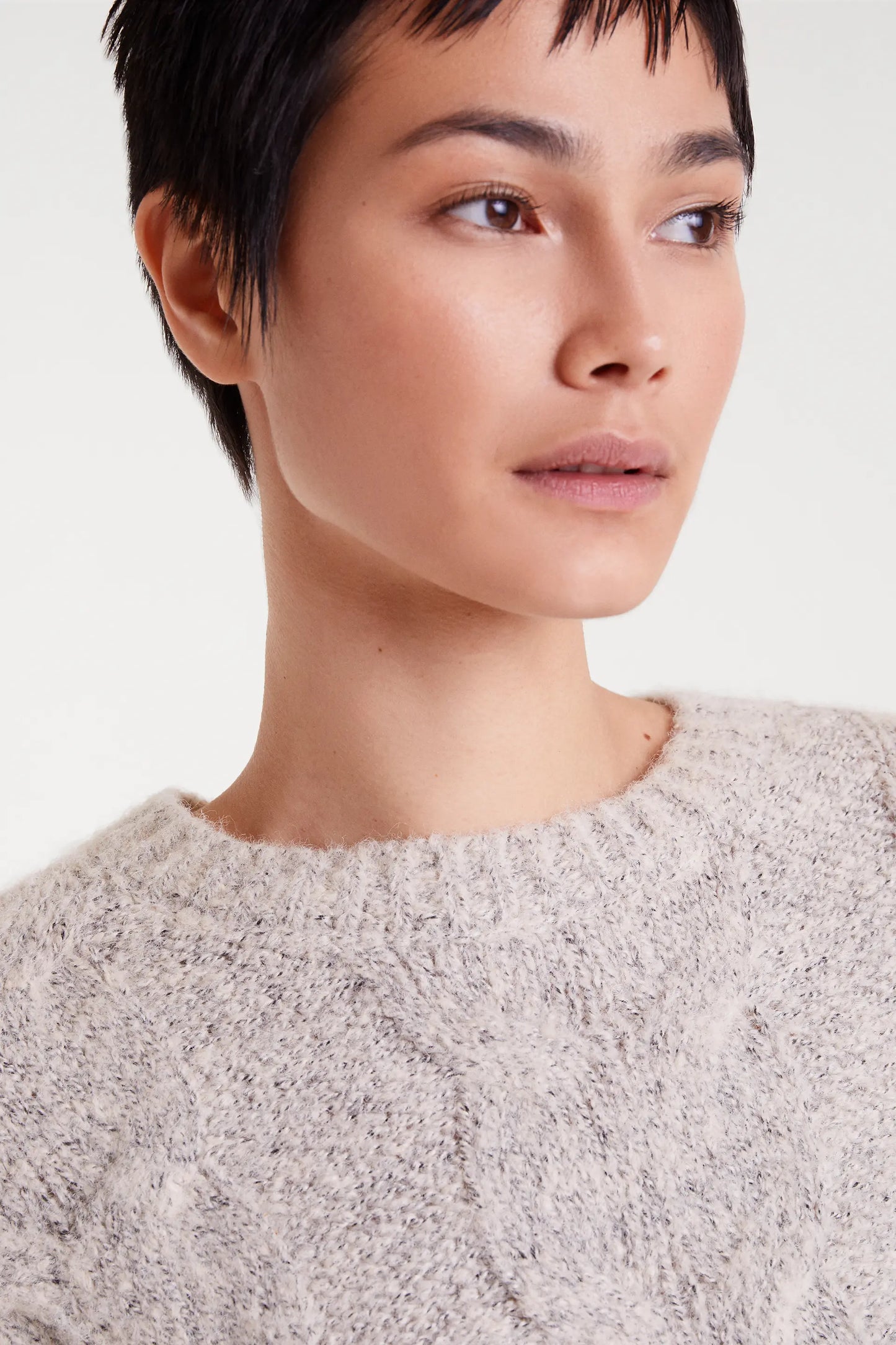 Maglione bianco a maglia a catena