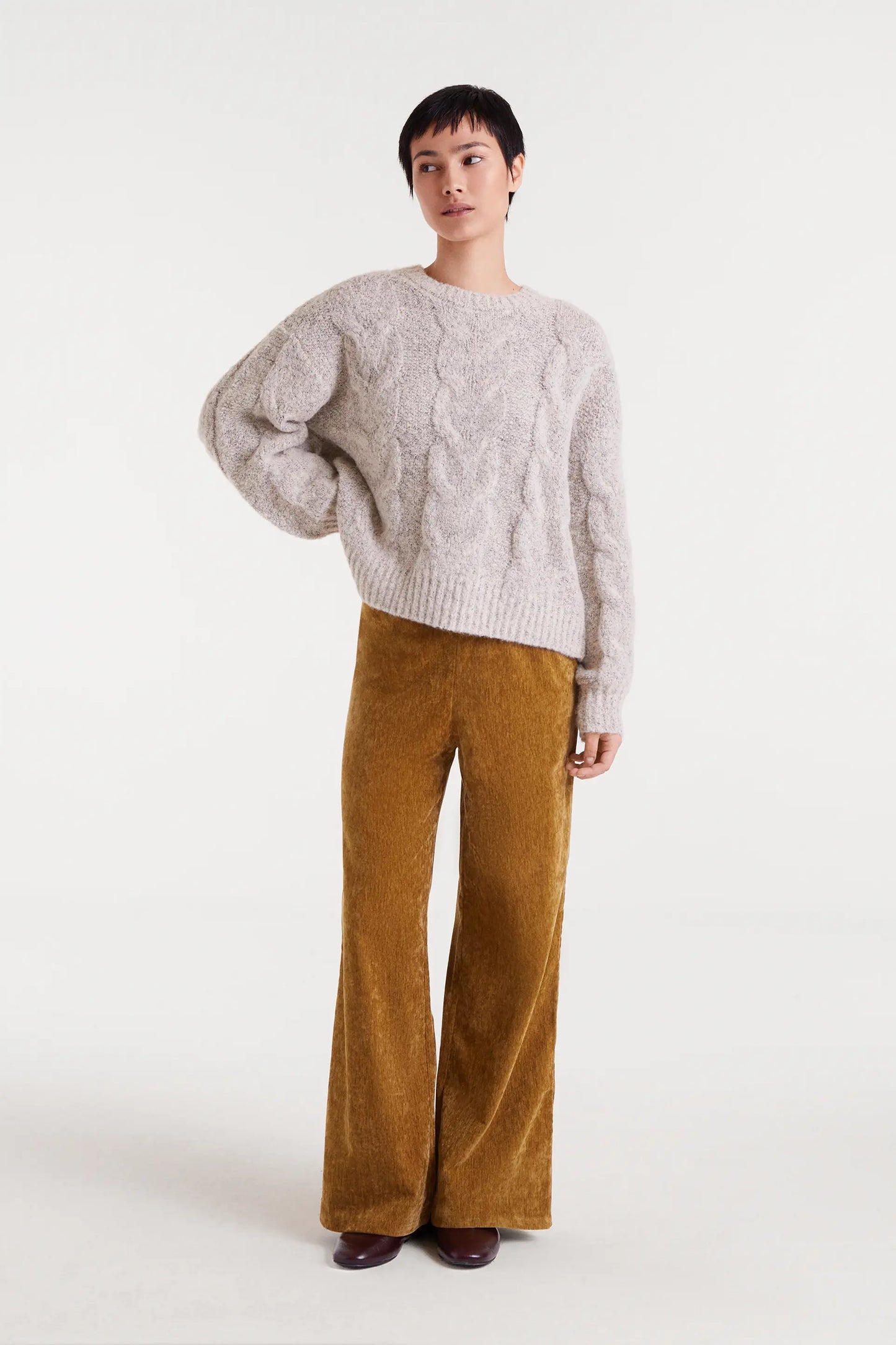 Maglione bianco a maglia a catena