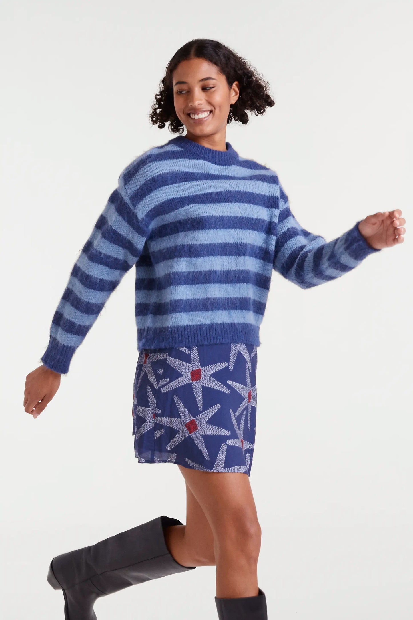 Maglione lavorato a maglia a righe blu