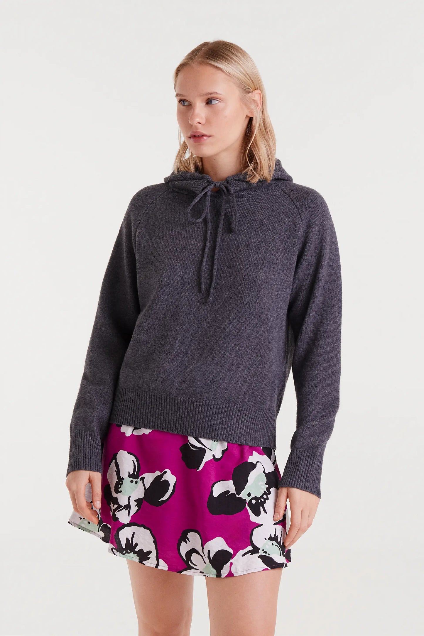 Maglione in maglia grigia fine