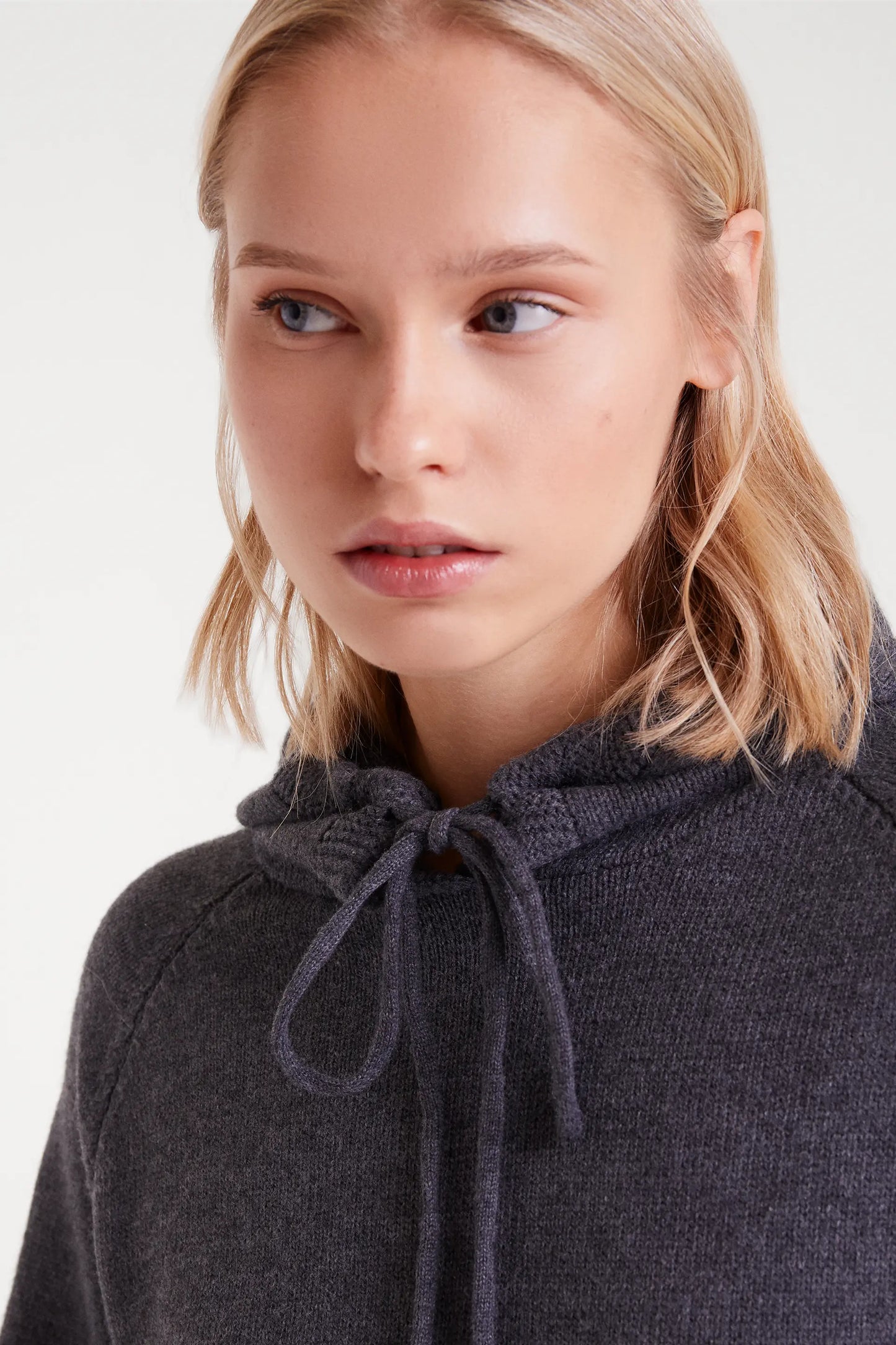 Maglione in maglia grigia fine