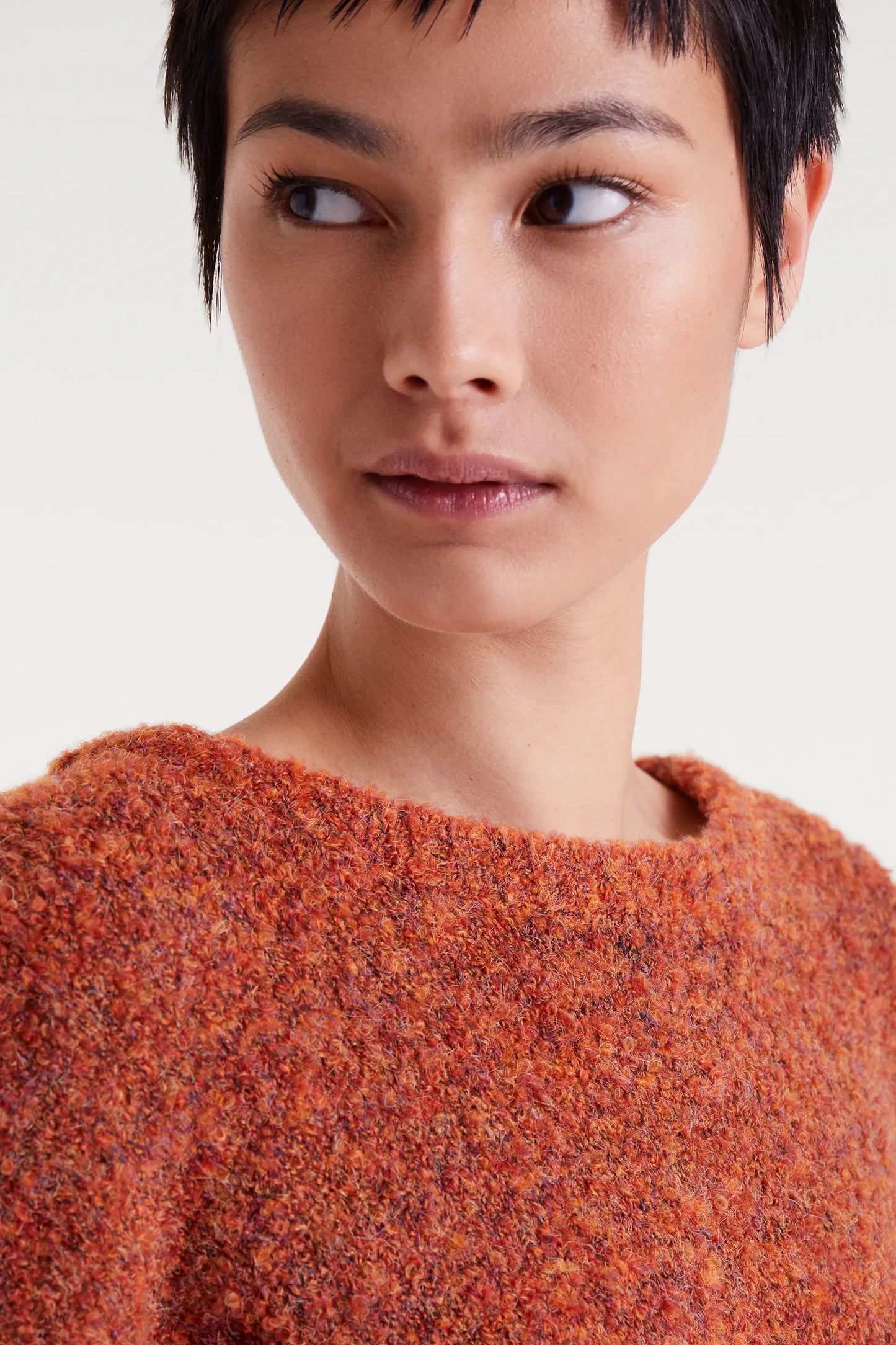 Maglione lavorato a maglia arancione testurizzato