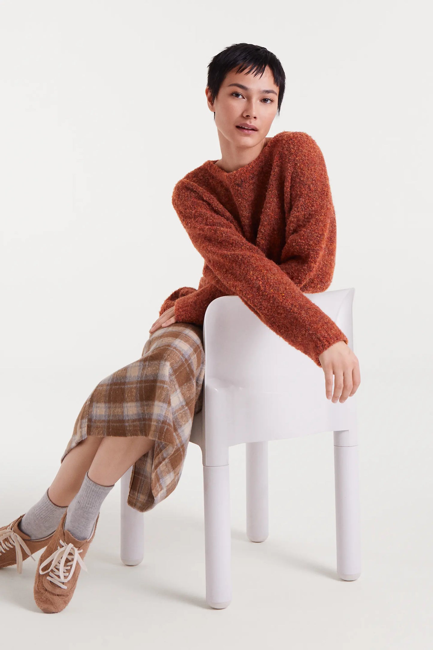 Maglione lavorato a maglia arancione testurizzato