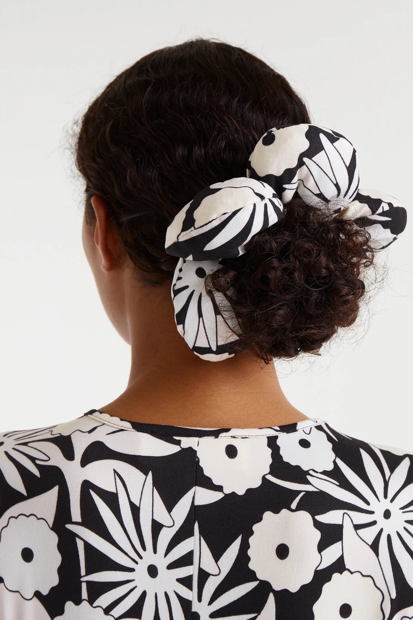 Coletero con forma de flor estampado Tofu