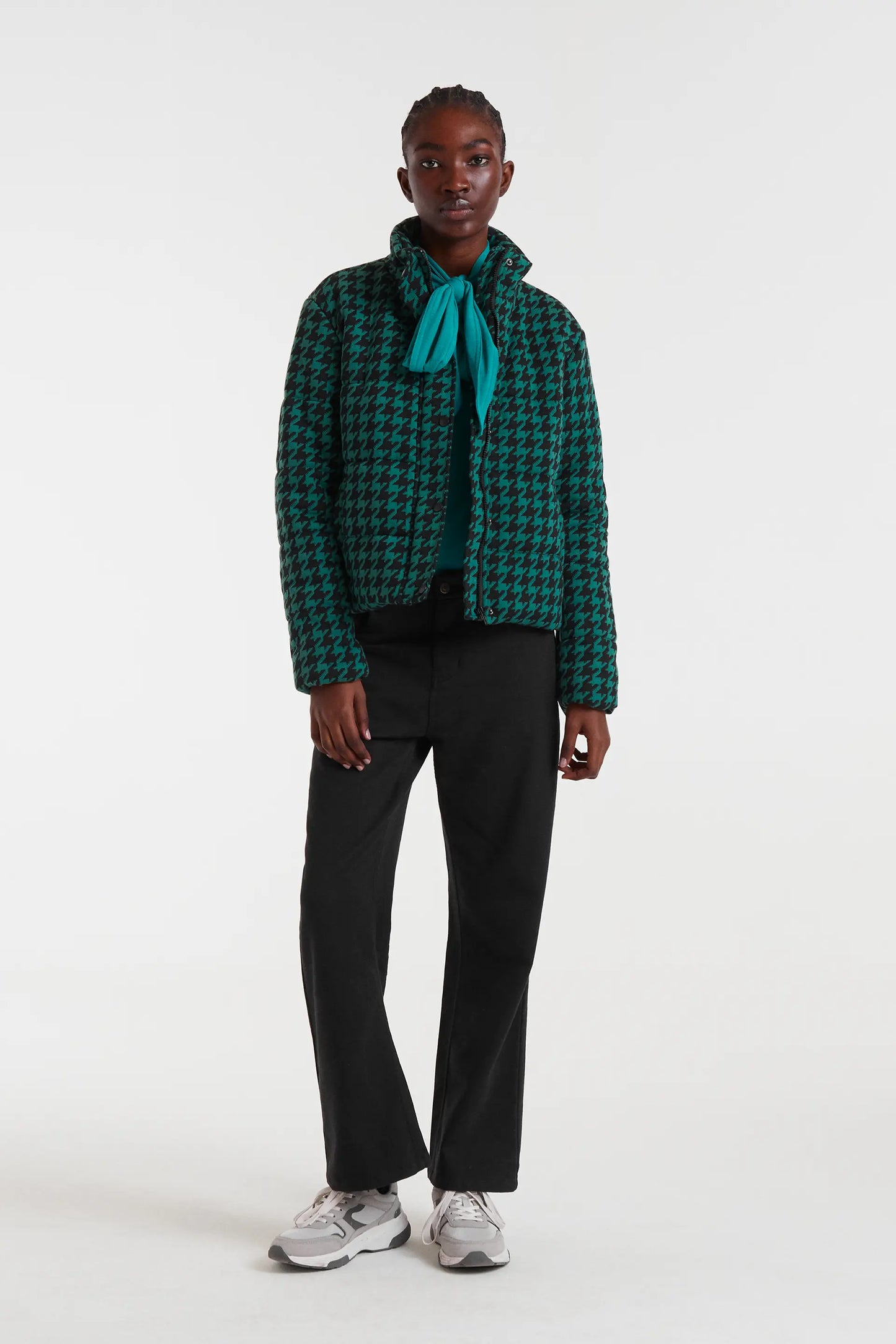 Cappotto trapuntato con stampa pied de poule nera e verde