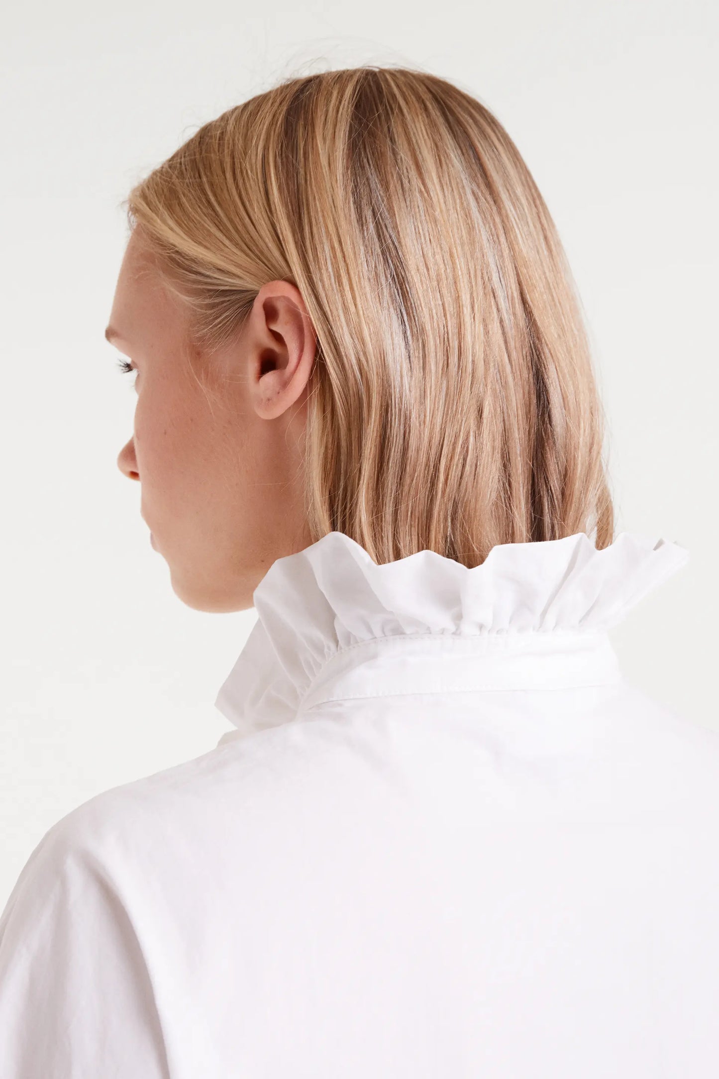 Camisa 100% algodón con volantes blanca