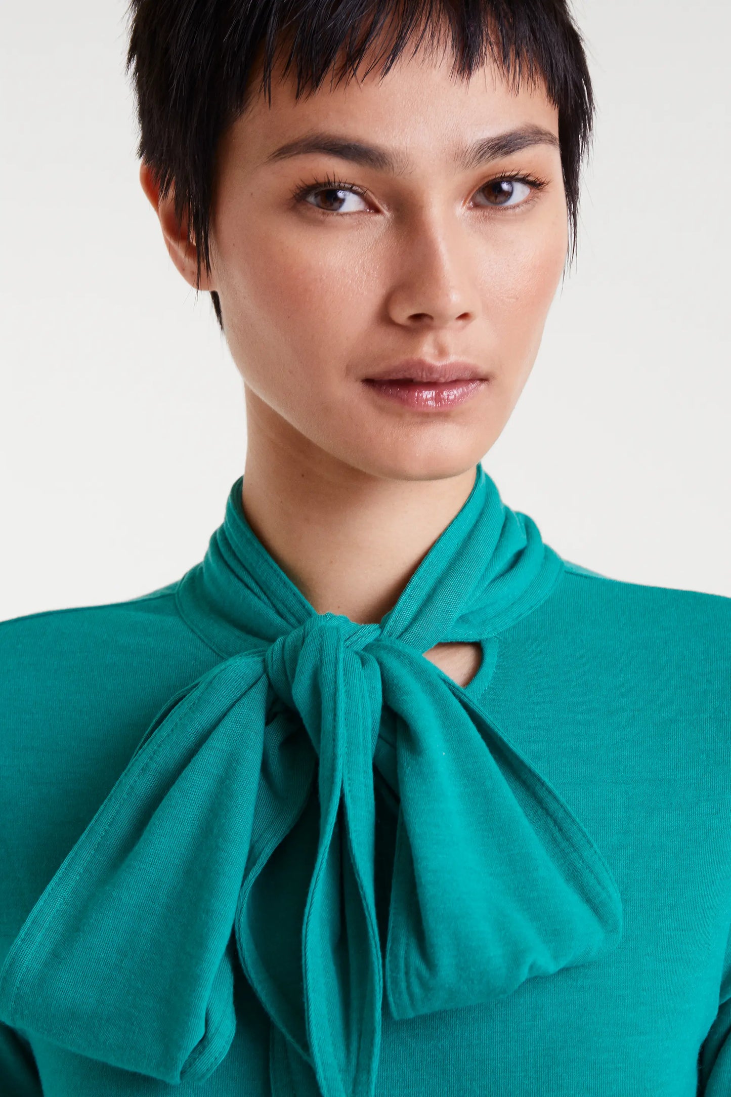 Green long-sleeved lace-up shirt