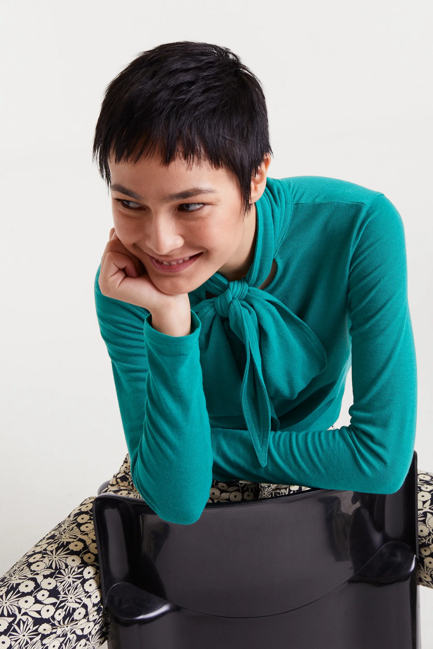 Green long-sleeved lace-up shirt