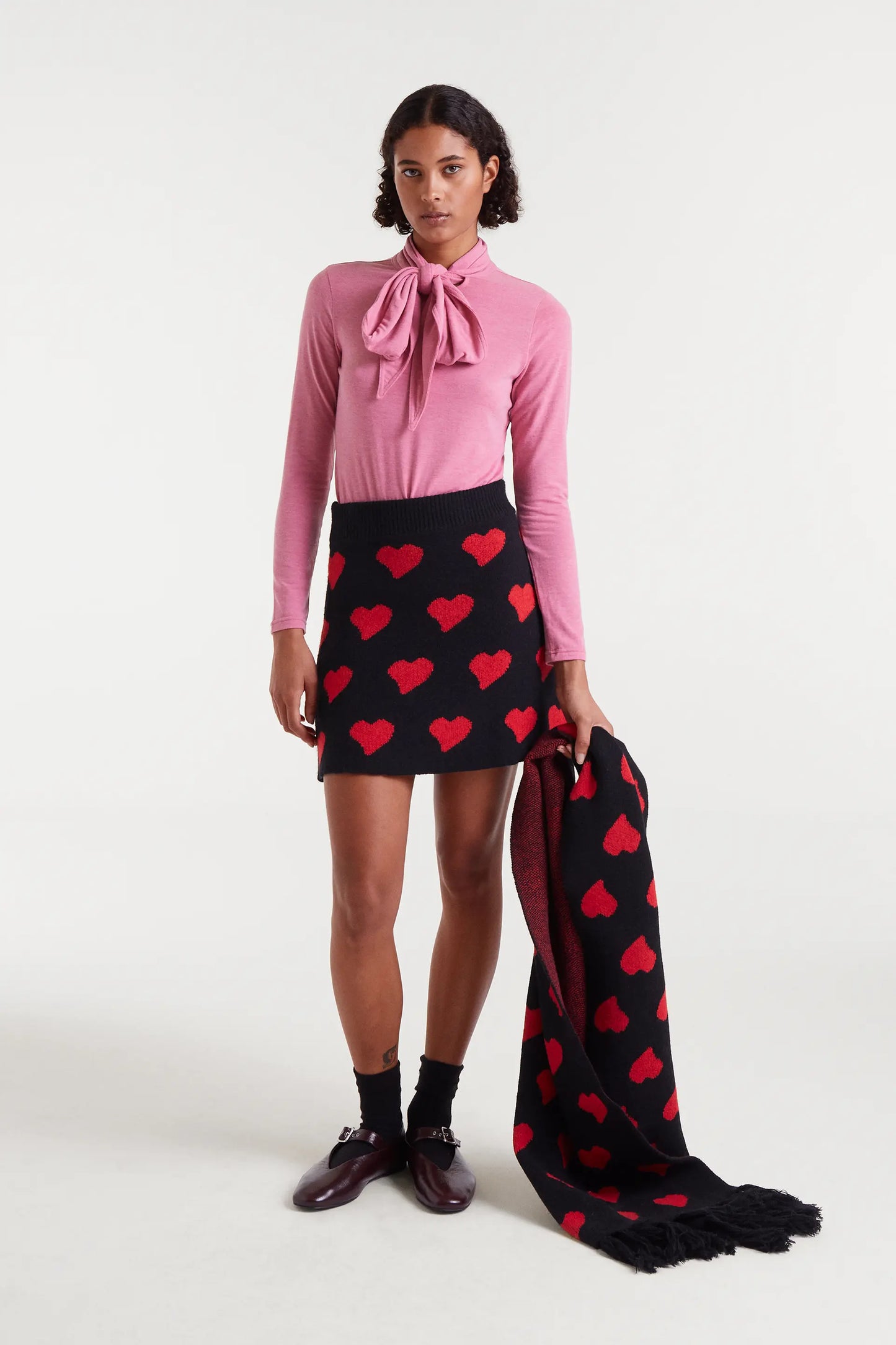 Pink long-sleeved lace-up shirt