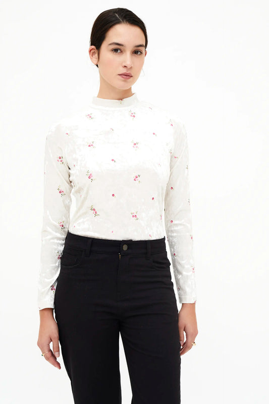 Camiseta terciopelo con bordado floral