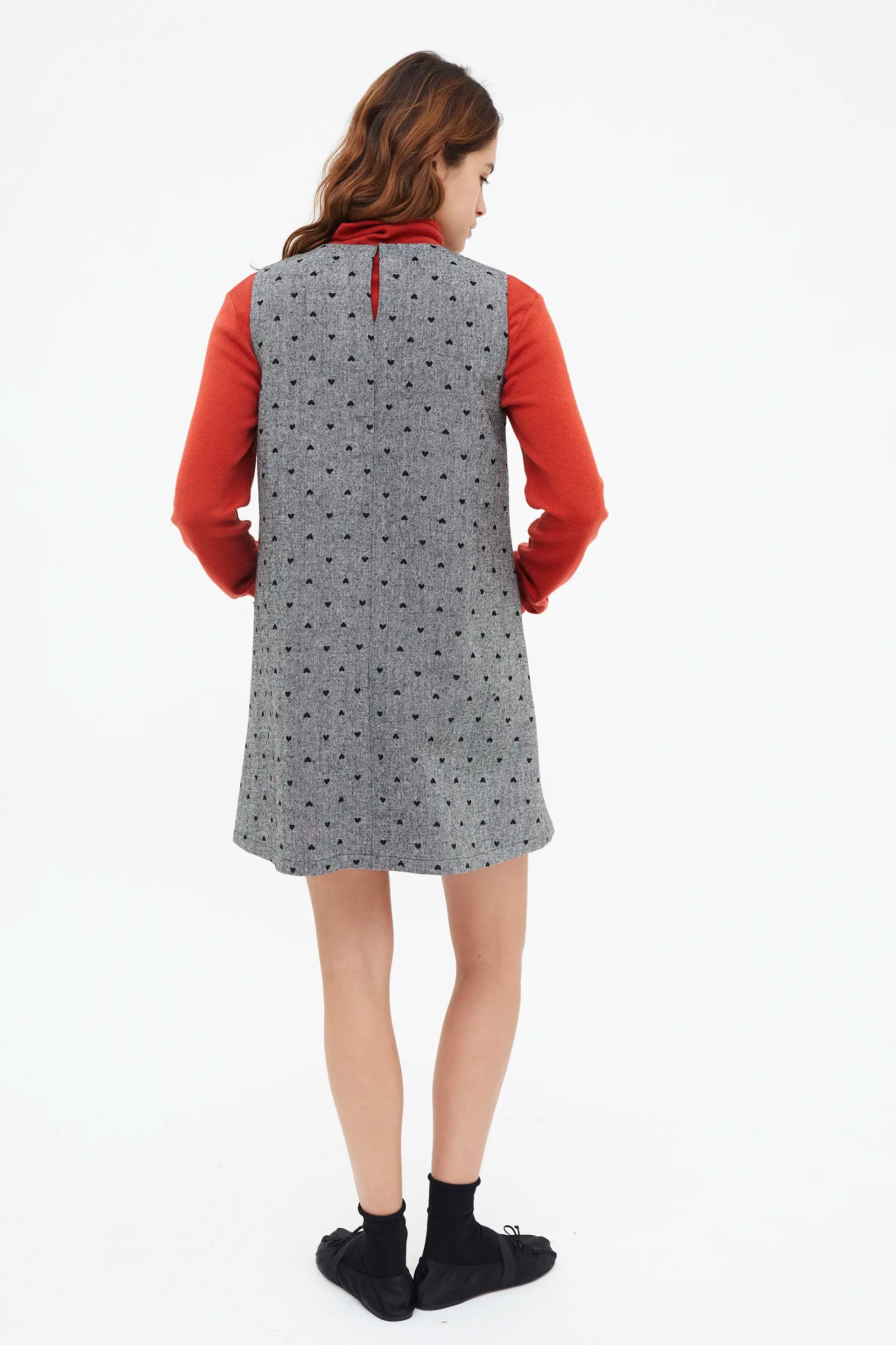 Abito corto in tweed con stampa a cuore nero