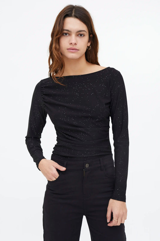 Camiseta cuello barco negro