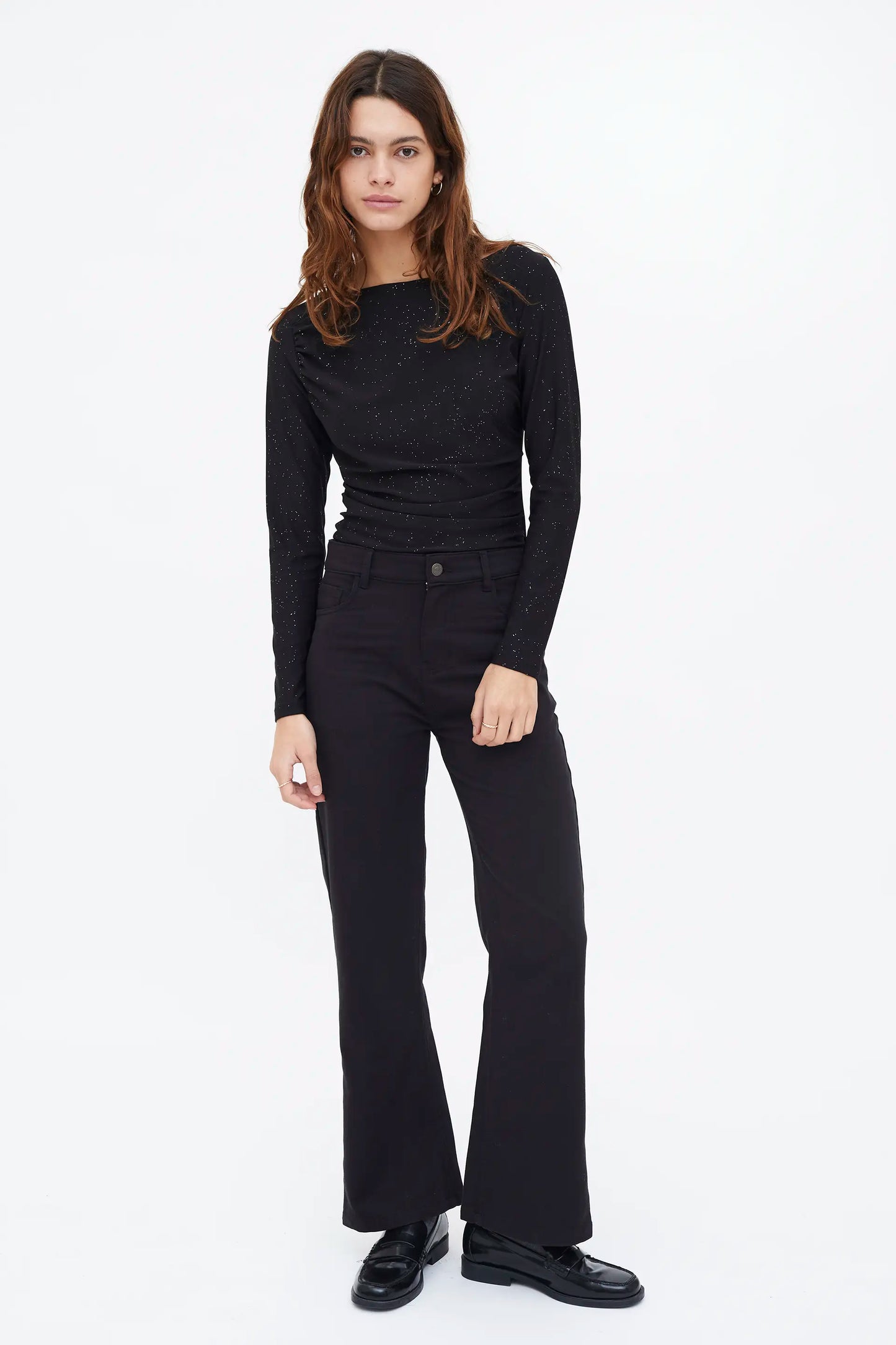 Camiseta cuello barco negro