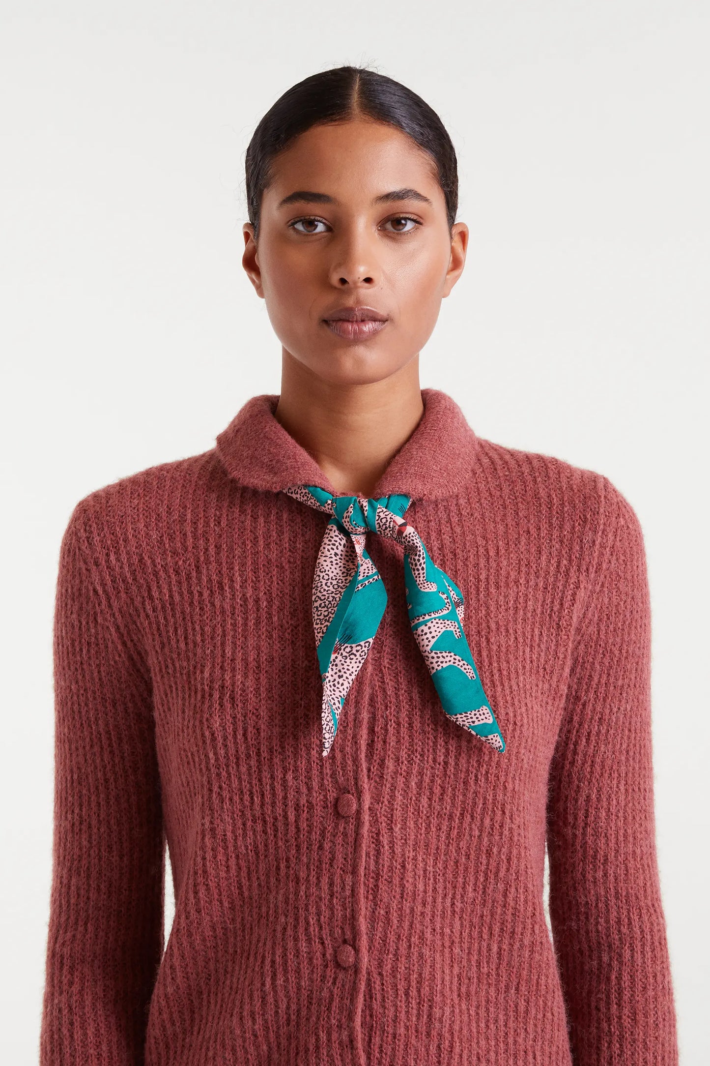 Lightweight crepe scarf with Onca print