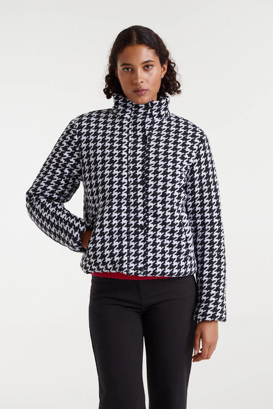 Chaqueta con estampado pata de gallo blanco y negro
