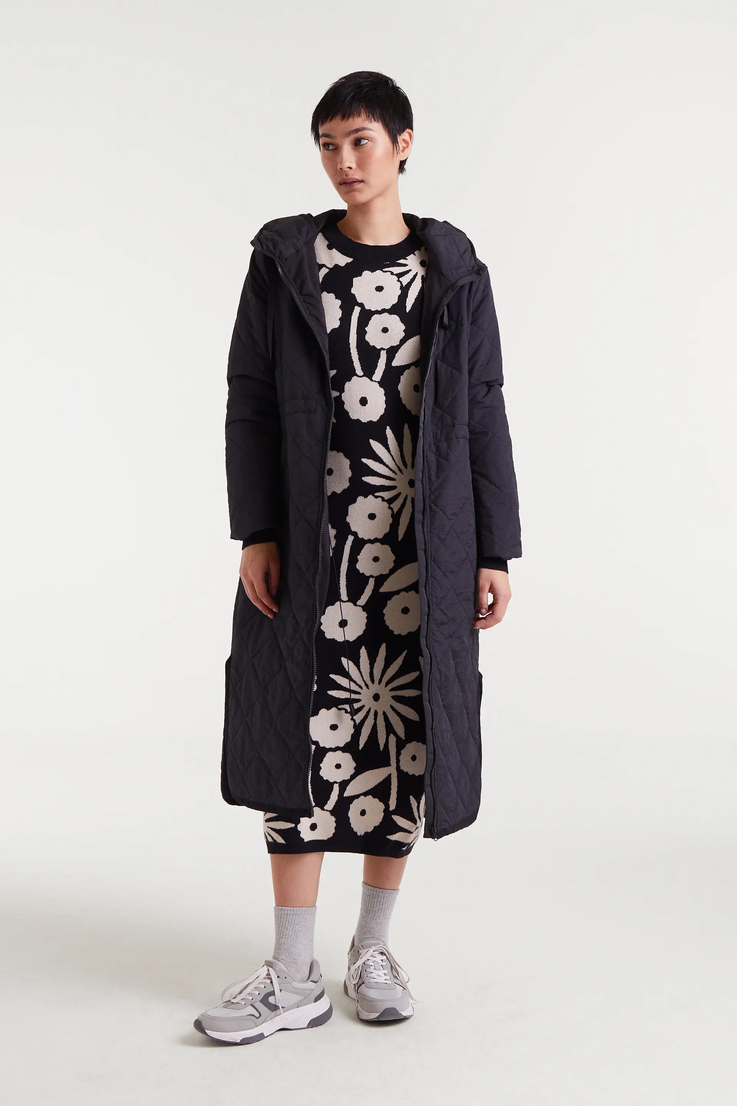 Cappotto lungo imbottito con cappuccio nero