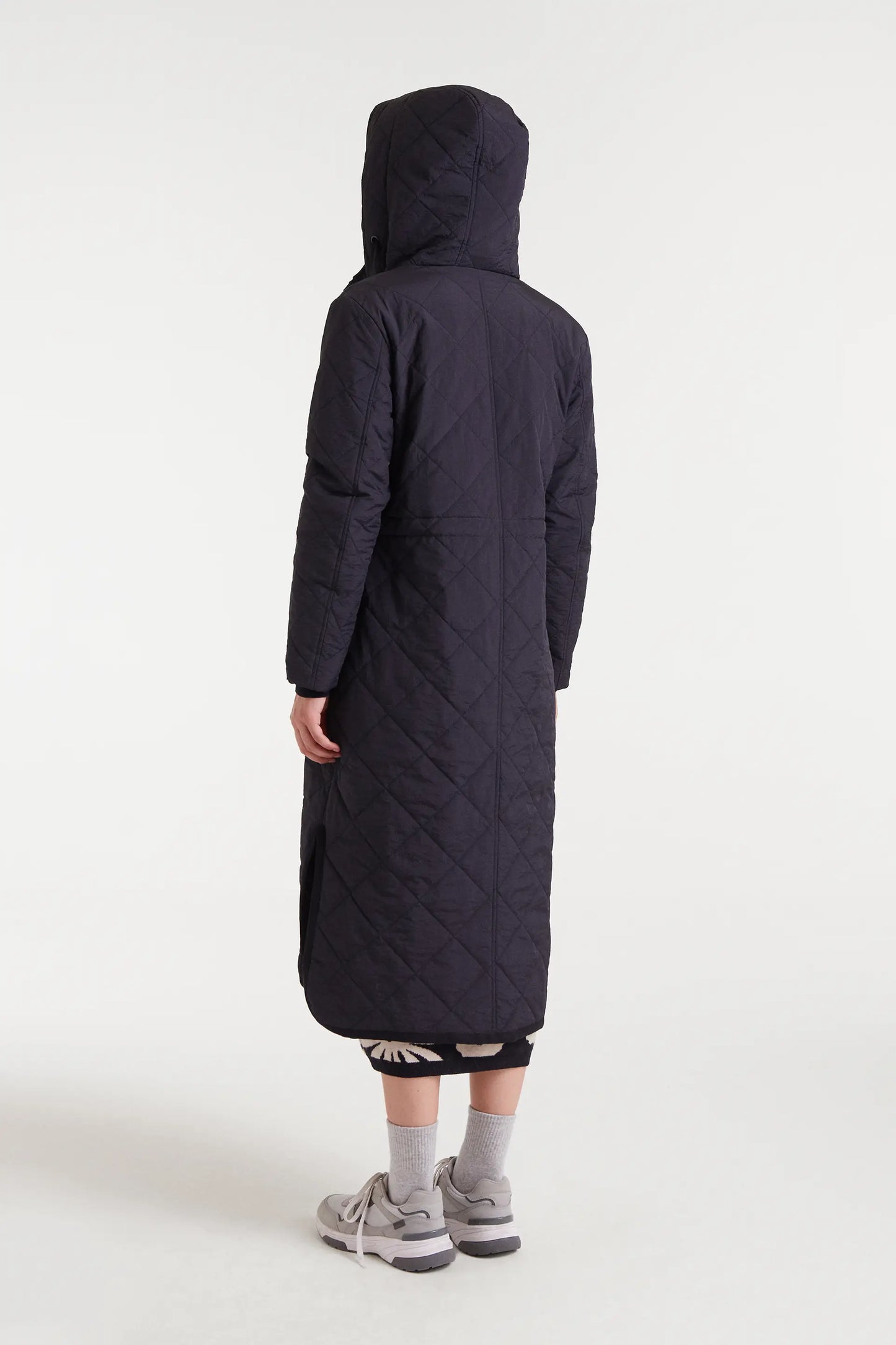 Cappotto lungo imbottito con cappuccio nero