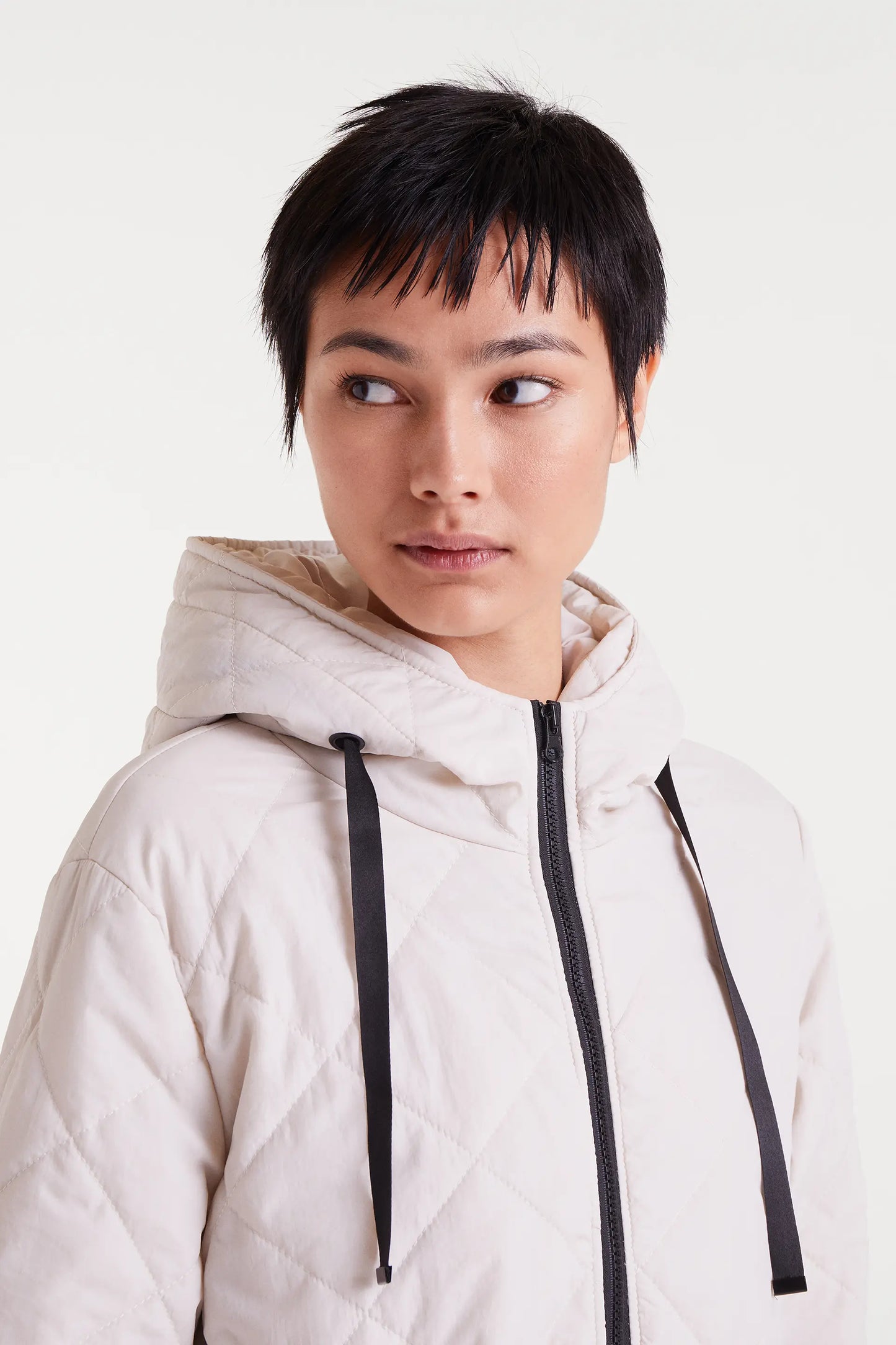 Cappotto lungo bianco imbottito con cappuccio